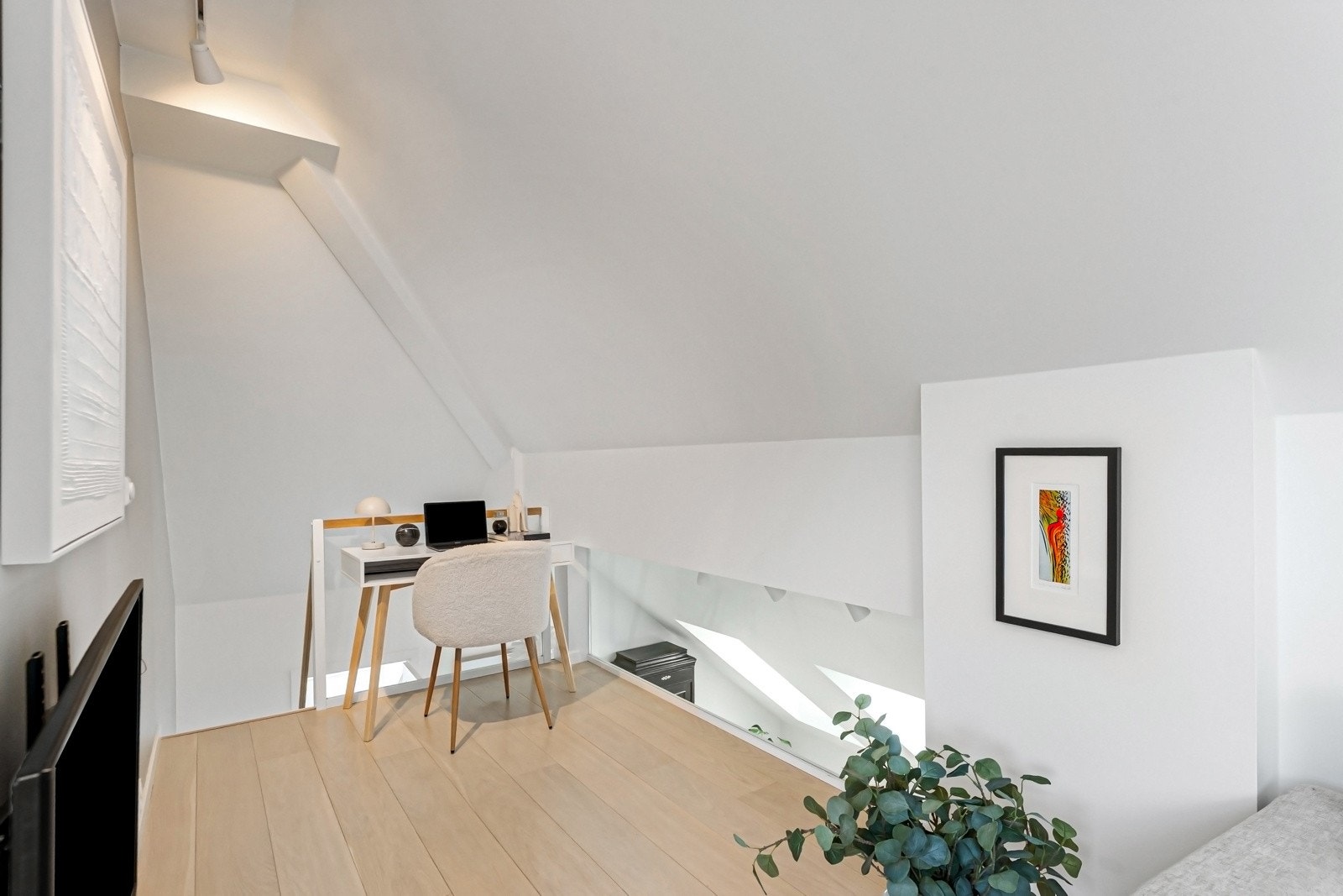 Trapp opp til mesanin ble byttet som en del av oppgraderingene utført i 2017 Galleribilde