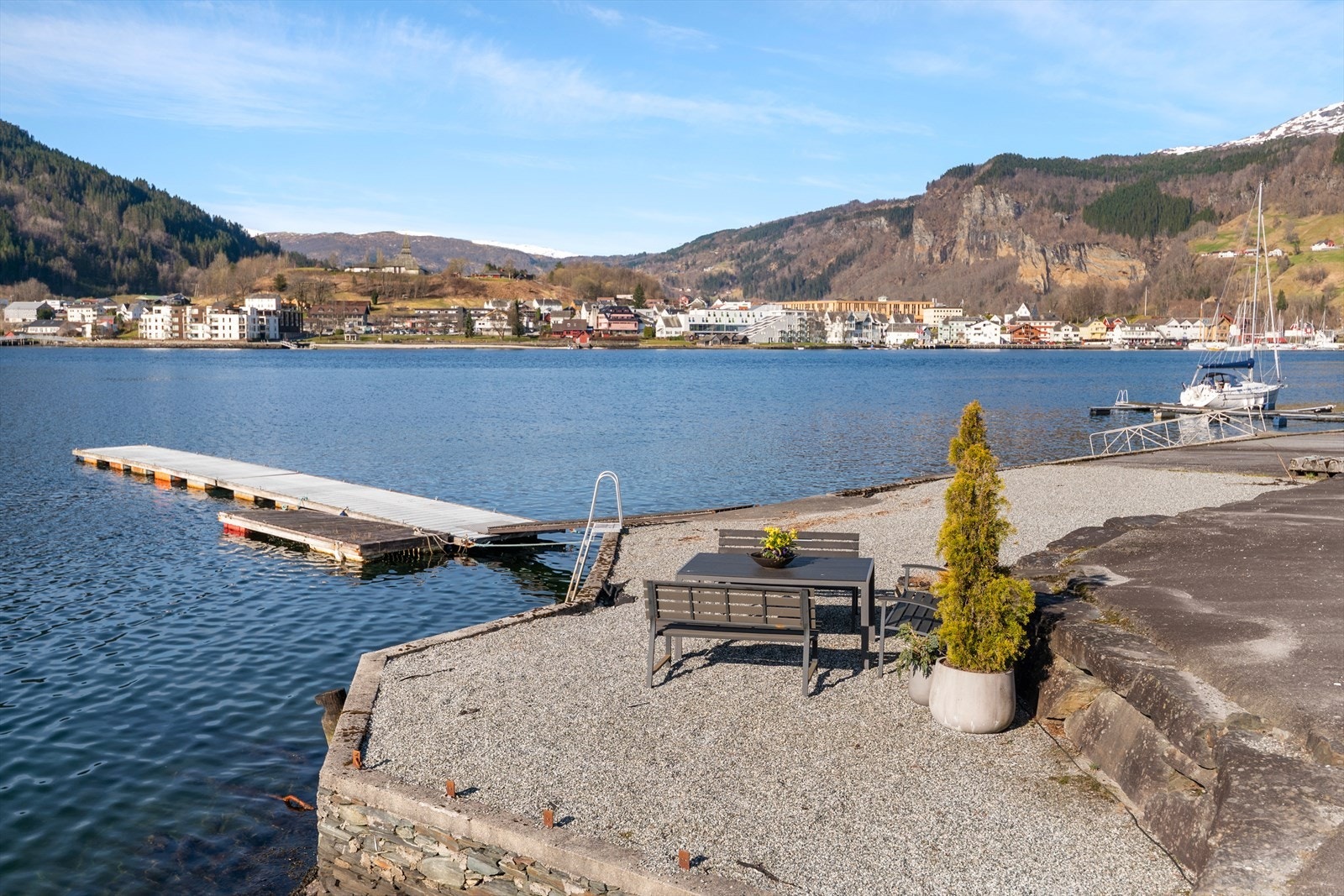 Direkte tilgang til maritime omgivelser og sameiet har pene fellesareal Galleribilde
