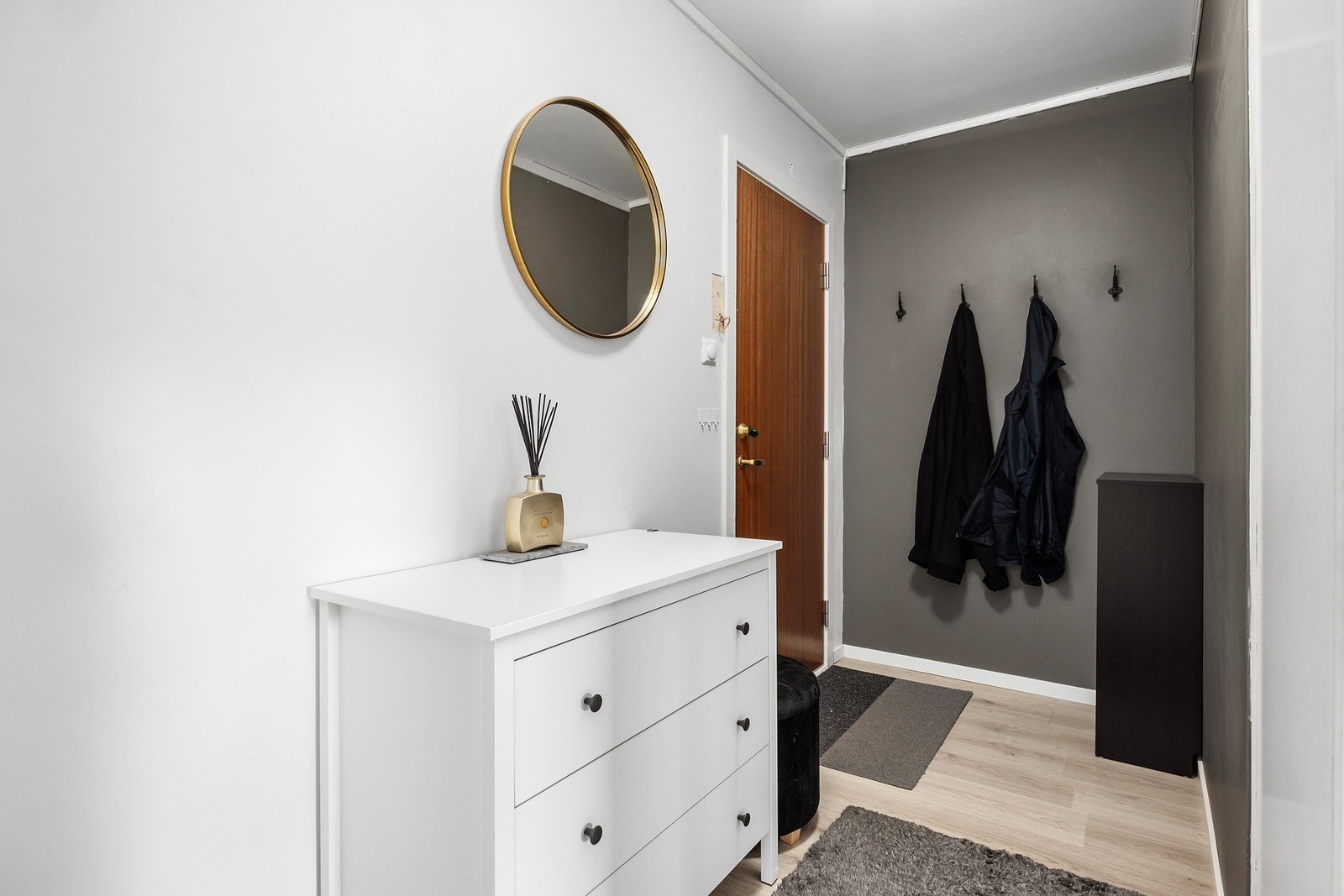 Enkel, trappefri adkomst til boligen - Velkommen inn! Galleribilde