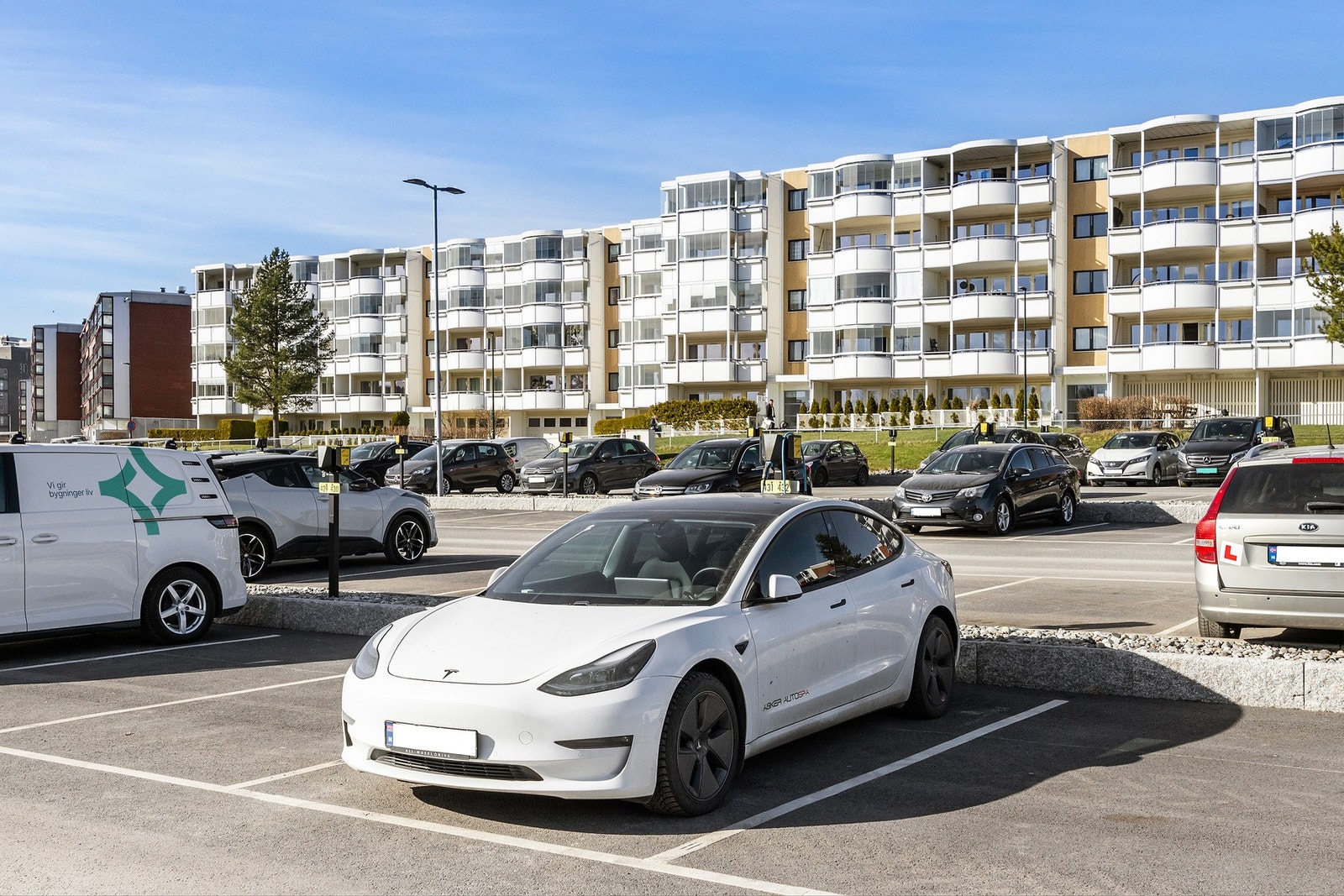 Leiligheten disponerer en biloppstillingsplass. Galleribilde