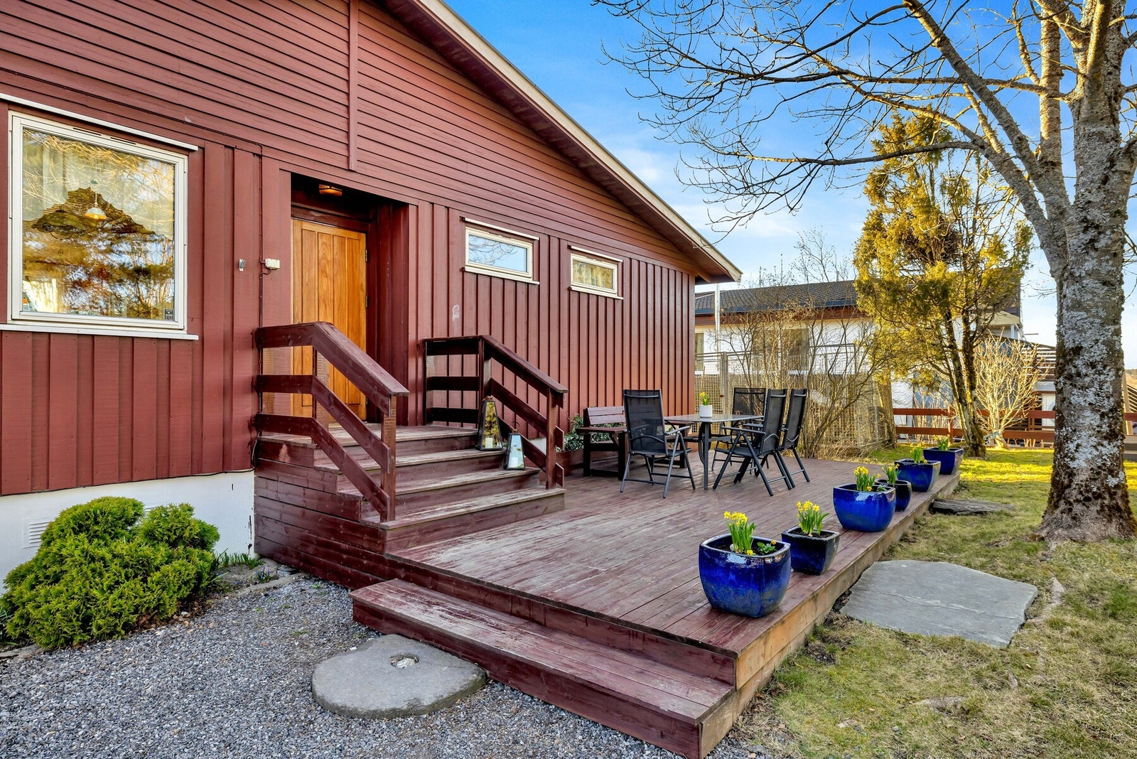 Inngangspartiet ligger i tilknytning til markterrassen på ca. 25 m². Galleribilde