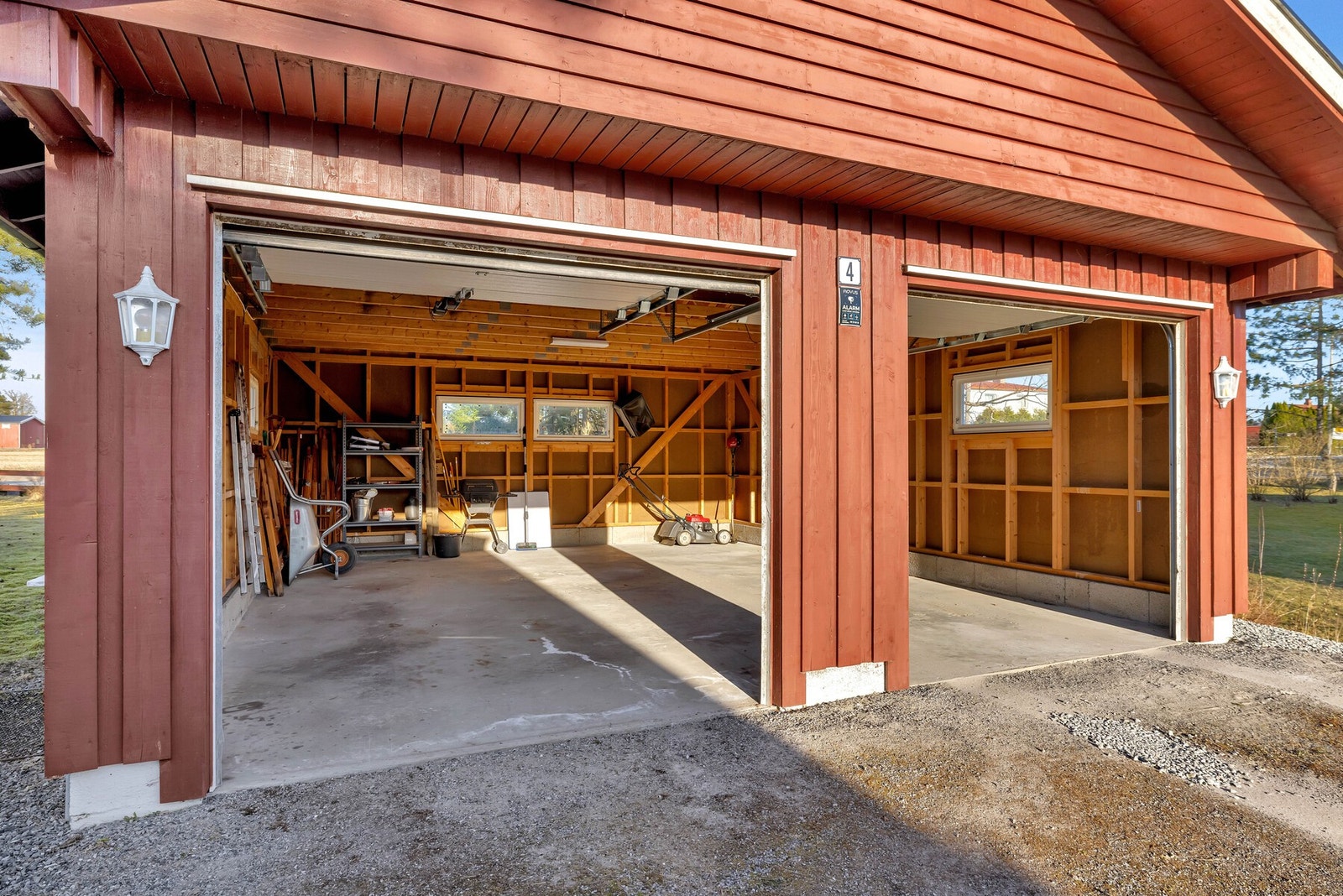 Frittstående dobbelgarasje på 46 m² bygget i senere tid. Galleribilde