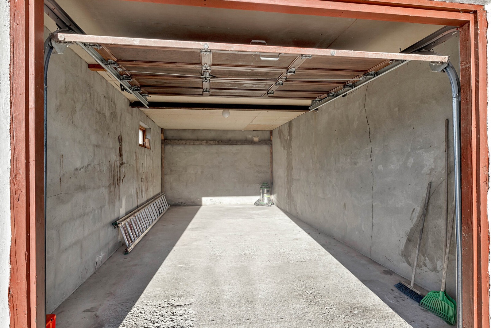 Boligen har en integrert garasje på ca. 27 m². Galleribilde