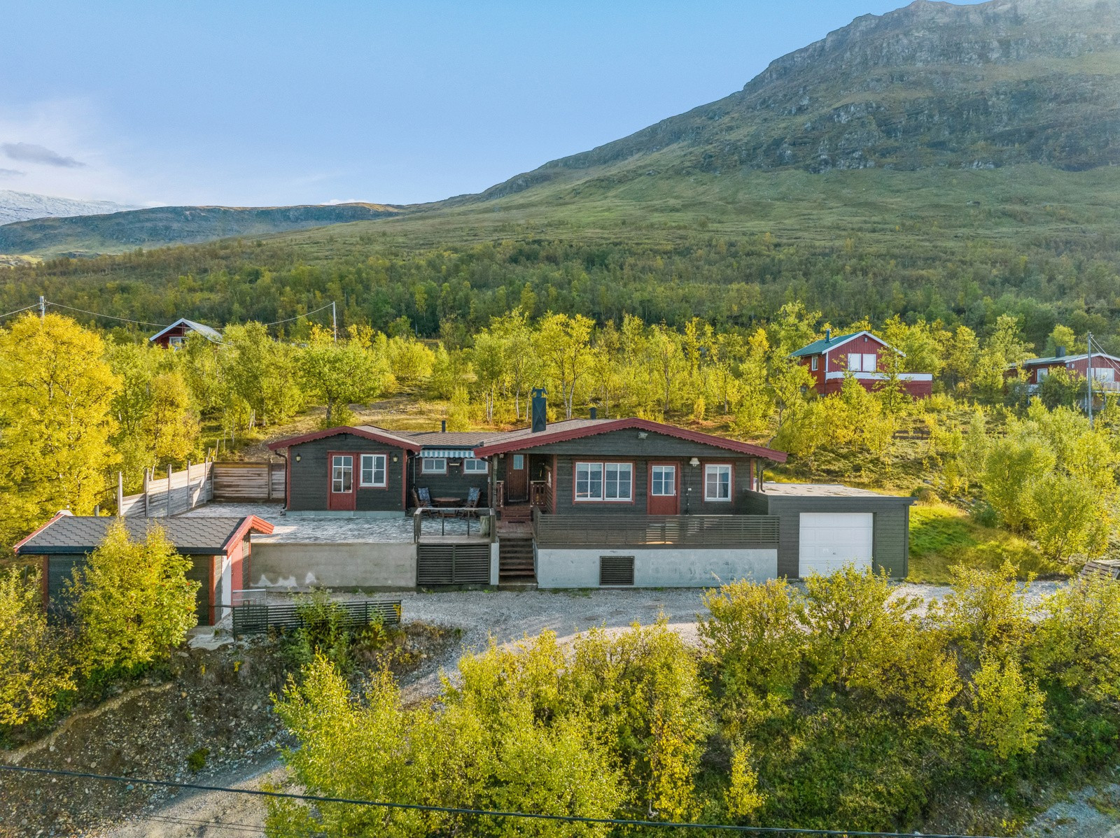 Perfekt fritidsbolig for med nærhet til både sjø og fjell!