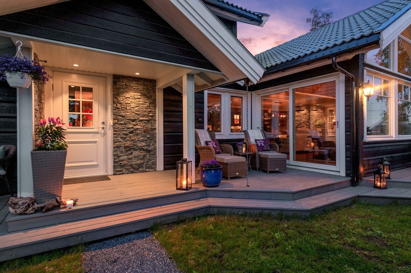 Inngangsparti med plass til sittegrupper Galleribilde