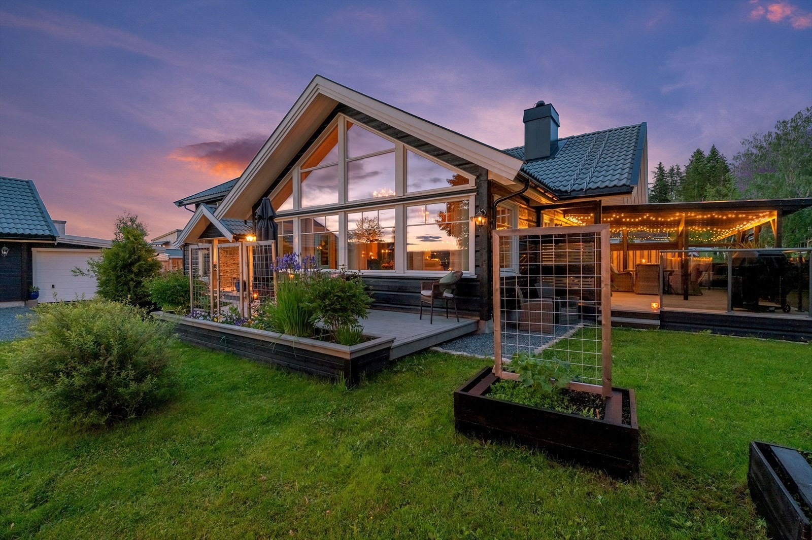 Bed og beplantning rundt eiendommen Galleribilde