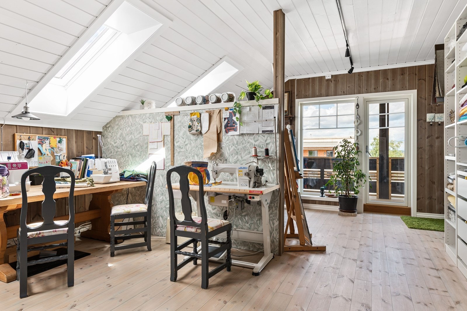 2. etasje med flere bruksmuligheter og adkomst til balkong Galleribilde