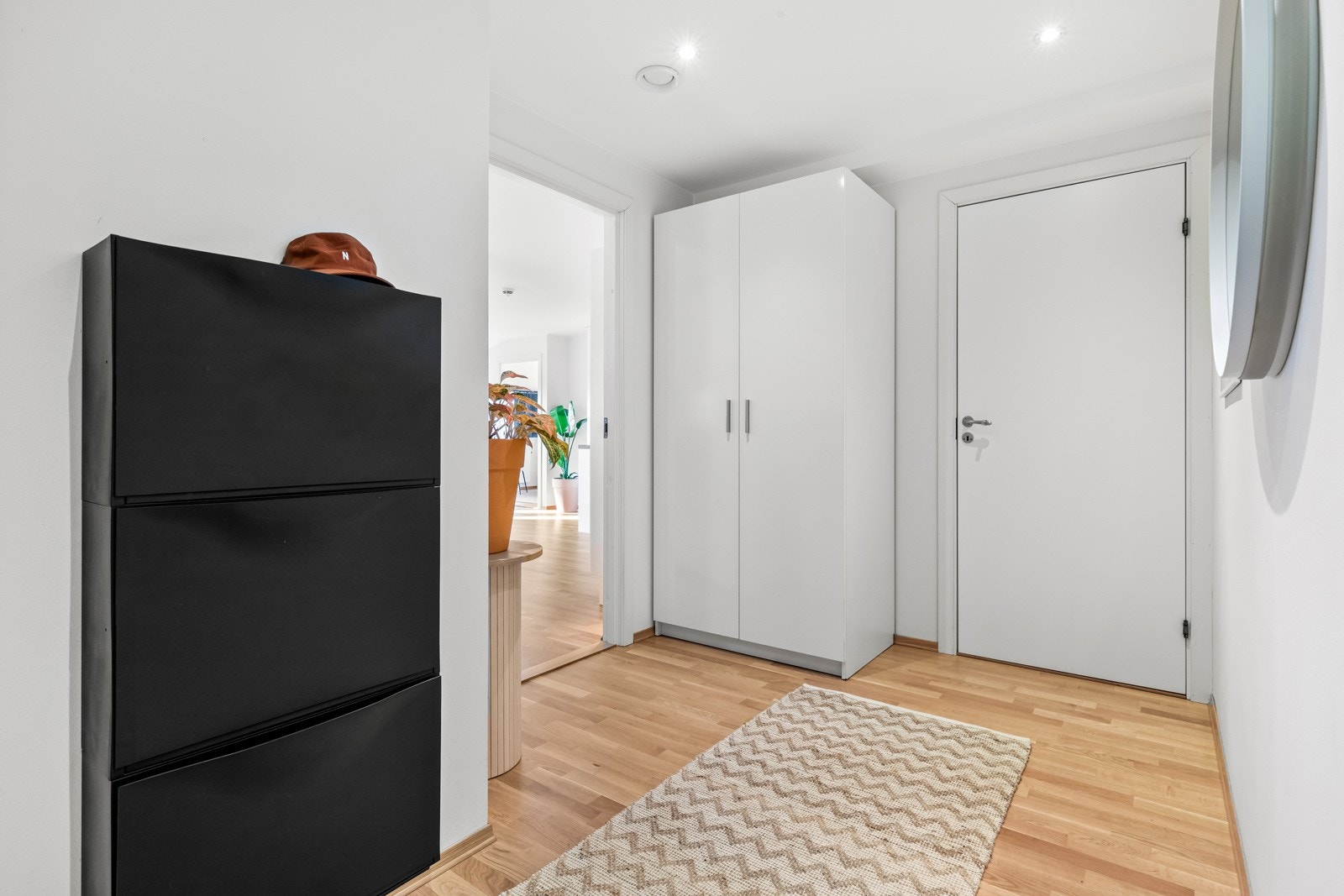 Videre fra gang har man tilkomst til baderom Galleribilde