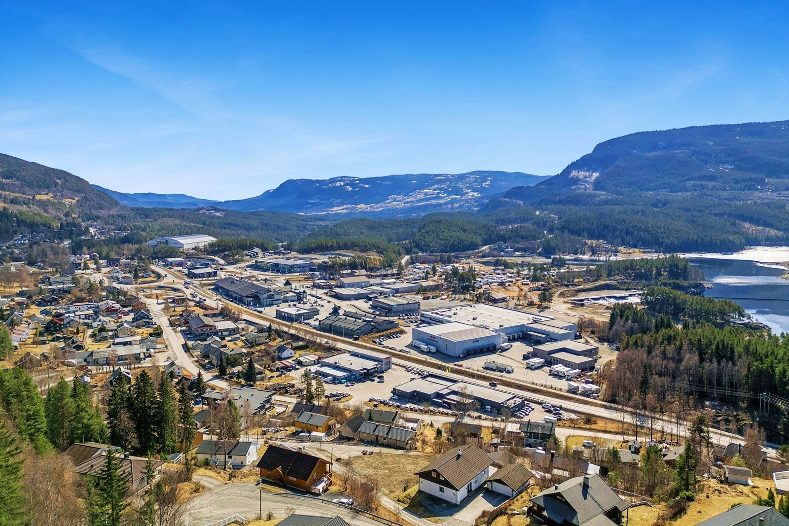 Her får du orkesterplass til sesongenes fargeskift, fra det varme lyset på høsten til den kalde blåtimen på vinteren. Galleribilde
