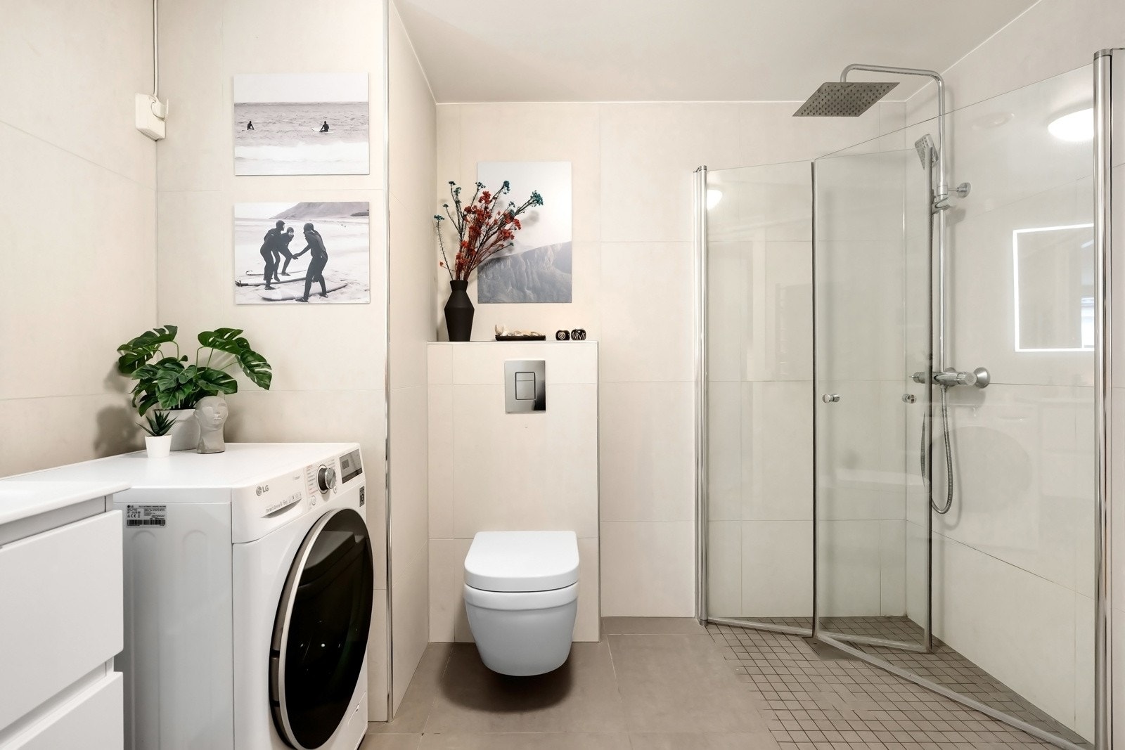 Meget pent bad fra 2019/20 (flis på flis). Totalrehabilitert i 2007 (full FDV medfølger) Galleribilde