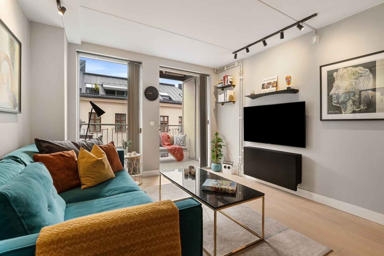 Teglverksgata 7C er en moderne leilighet med sentral og god intern beliggenhet med nærhet til alt av fasiliteter på pulserende Grunerløkka. Galleribilde