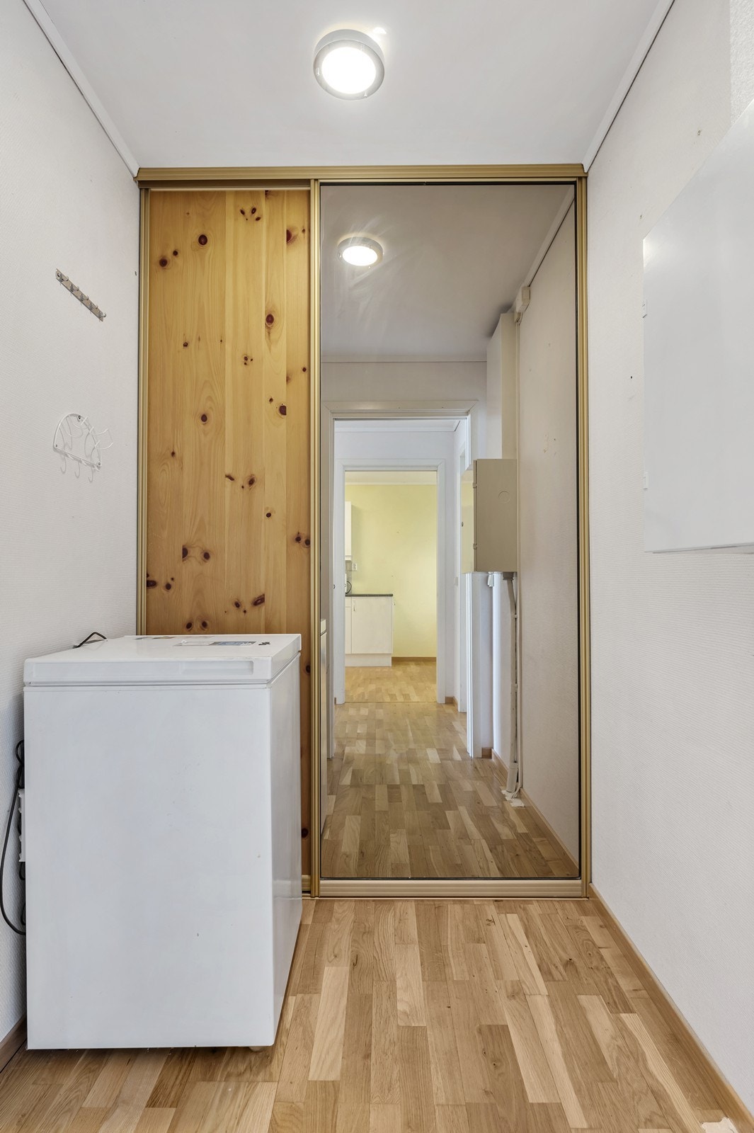 Praktisk bod med skyvedørsgarderobe. Galleribilde