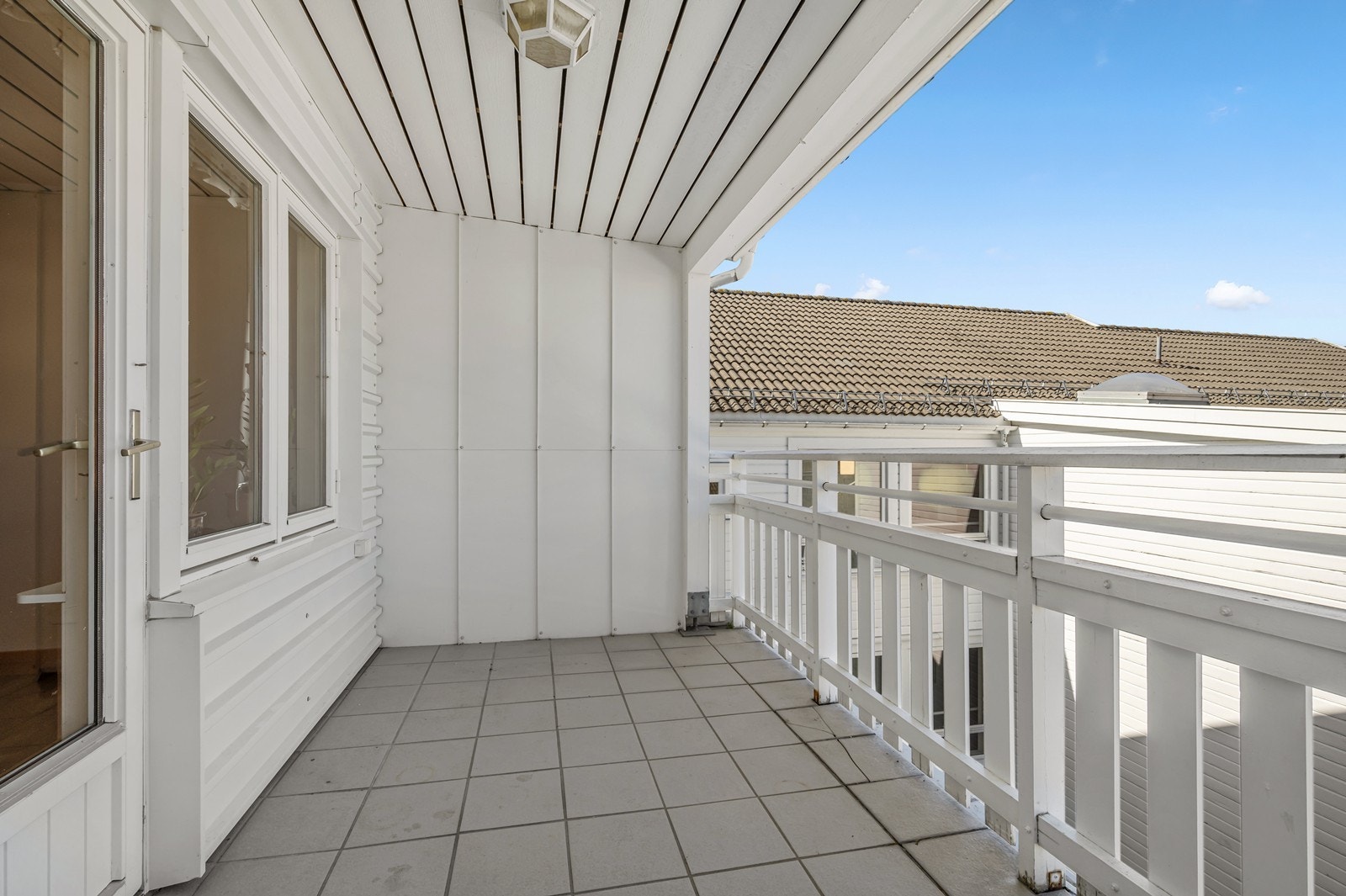 Sval veranda for varme sommerdager. Galleribilde