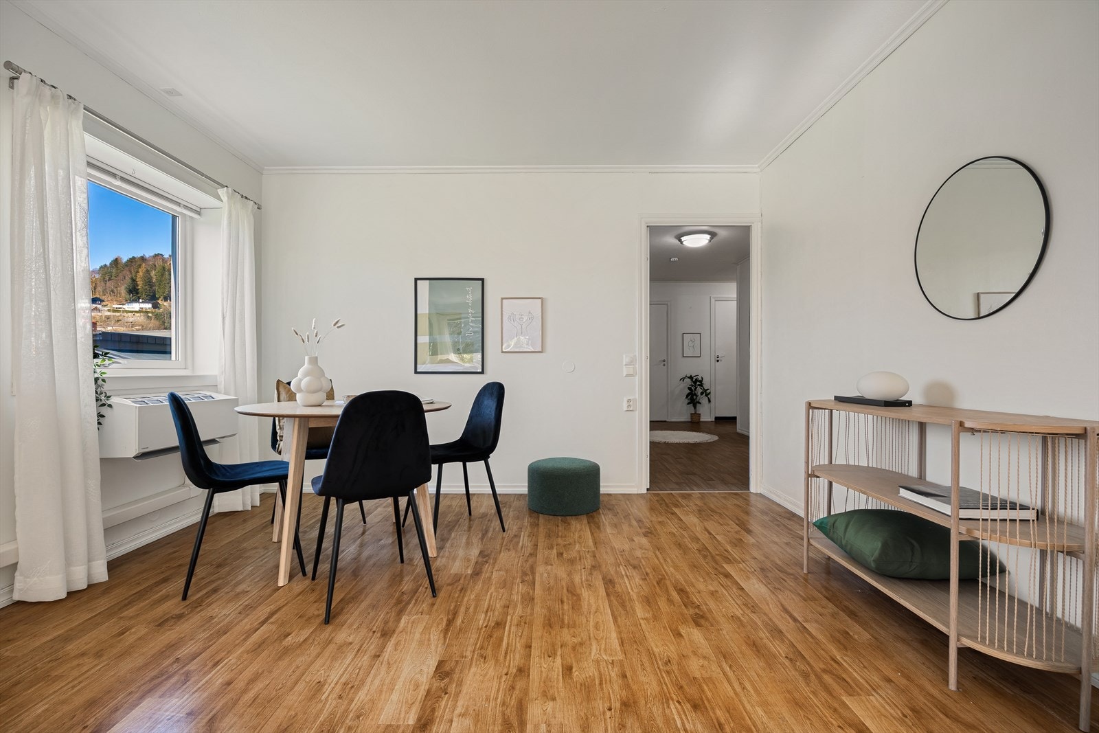 God plass til spisestue også i stue Galleribilde