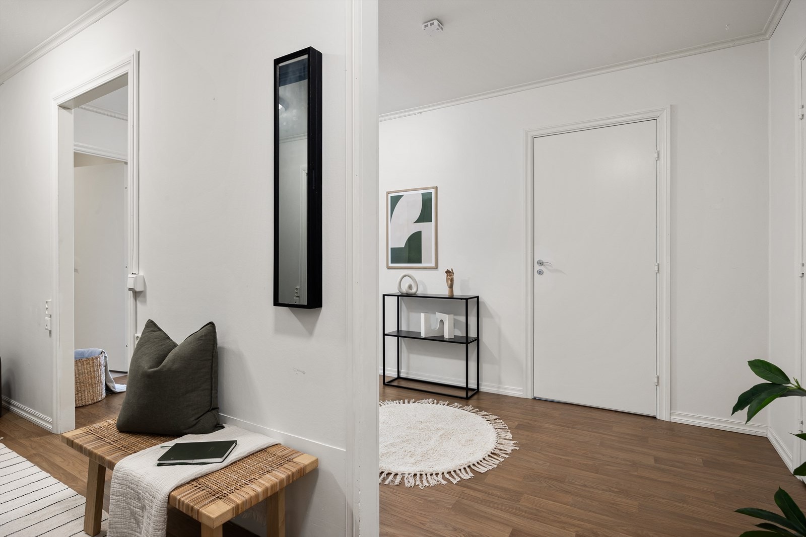 Romslig entré Galleribilde