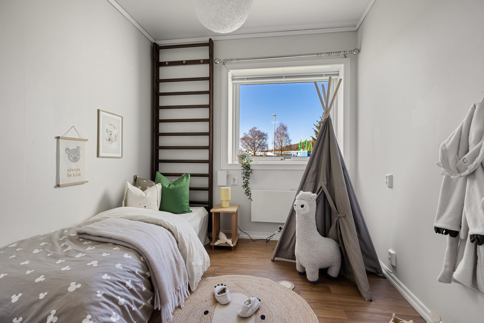 Leiligheten har tre fine soverom - Perfekt som barnerom, gjesterom eller kontor! Galleribilde