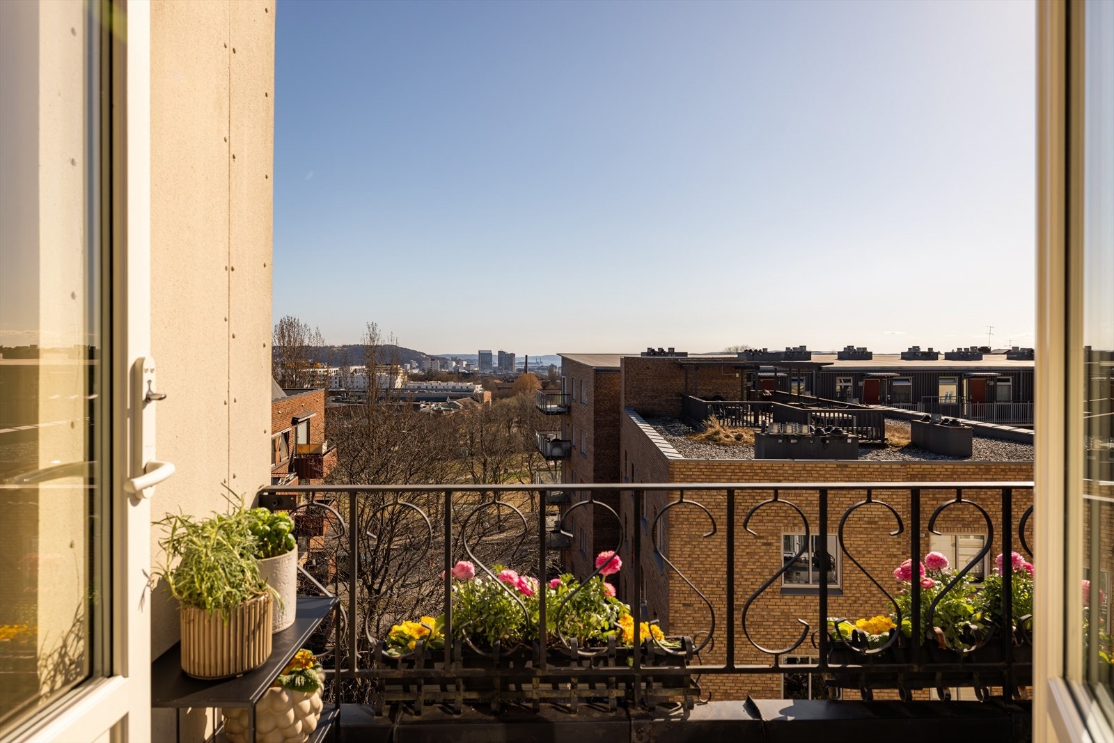 Her kan du nyte sene sommerkvelder i hyggelige omgivelser. Galleribilde