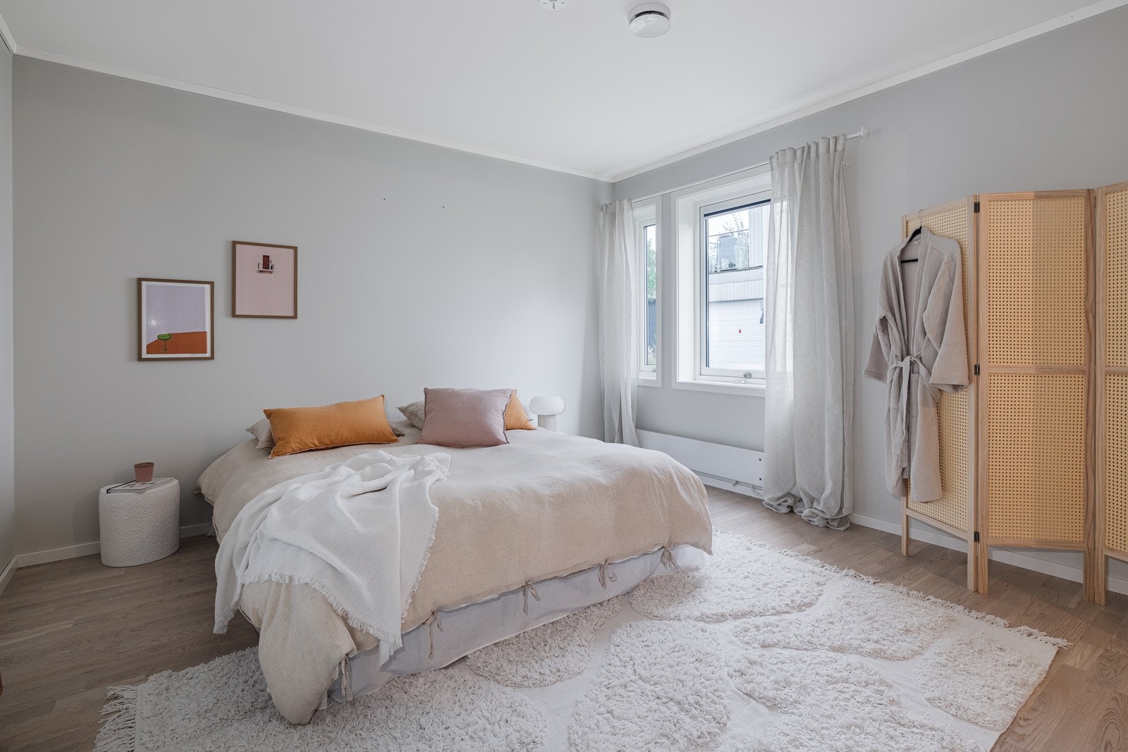 Stort mastersoverom med walk-in closet. Galleribilde