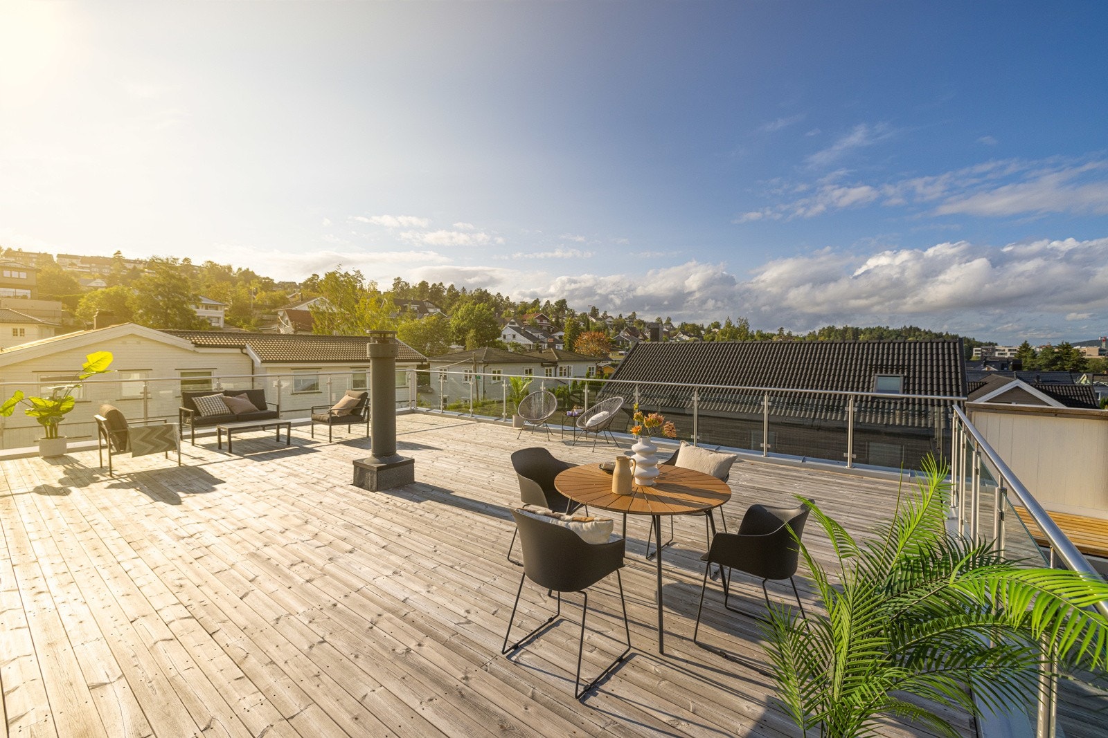 Perfekt når man skal nyte varme sommerdager alene, eller invitere inn til større lag. Galleribilde