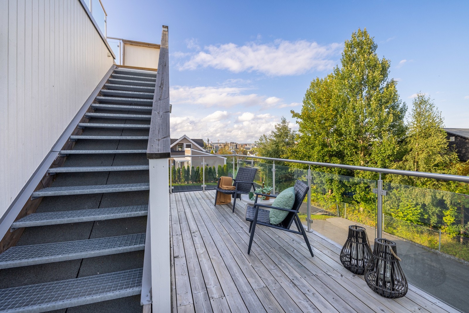 Takterrassen har adkomst via terrassen utenfor 2. etasje. Galleribilde