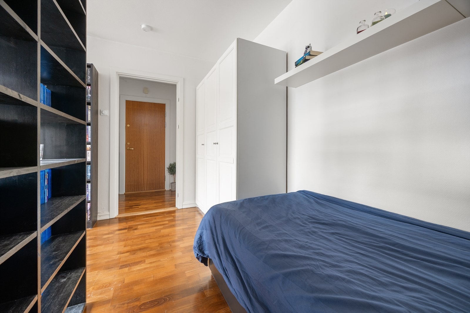 Godt med oppbevaring i garderobeskap Galleribilde