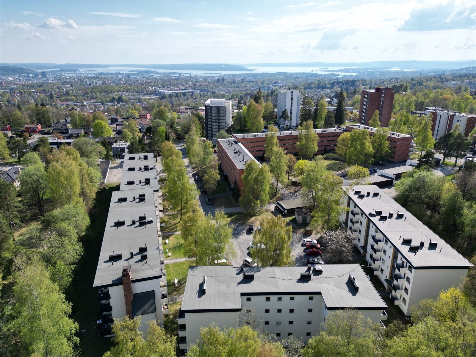 Selv om boligen ligger i kanten til marka, så er det kort vei til sentrum Galleribilde