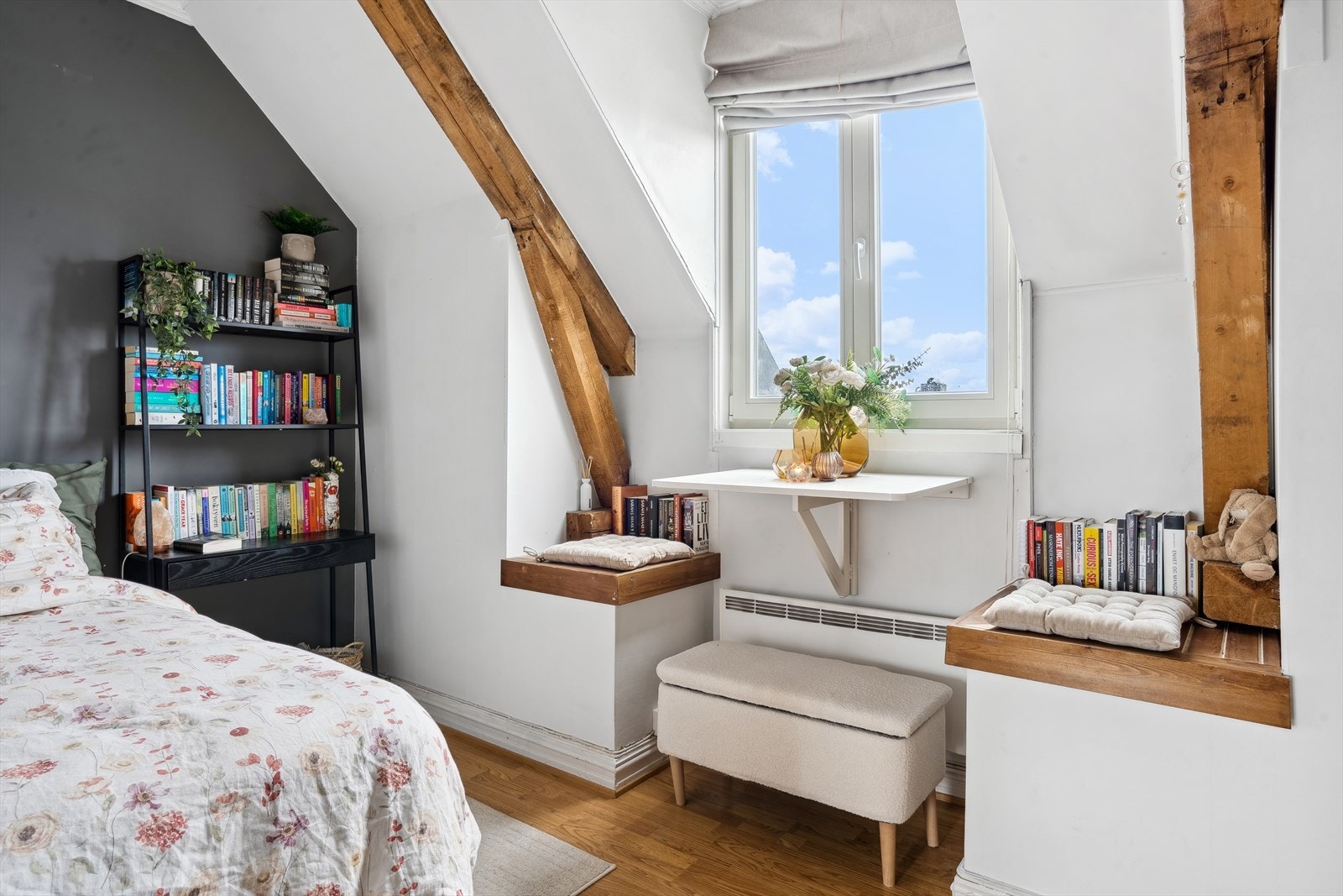 Leiligheten tilbyr to gode soverom på henholdsvis 12 og 13,5 kvm. Galleribilde