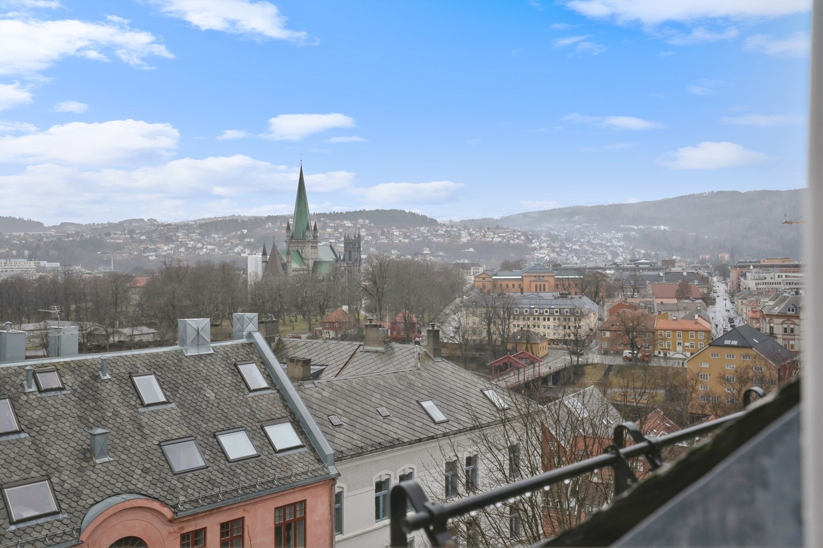 Her bor du i et rolig og idyllisk miljø, samtidig som du har umiddelbar tilgang til byens fasiliteter. Galleribilde