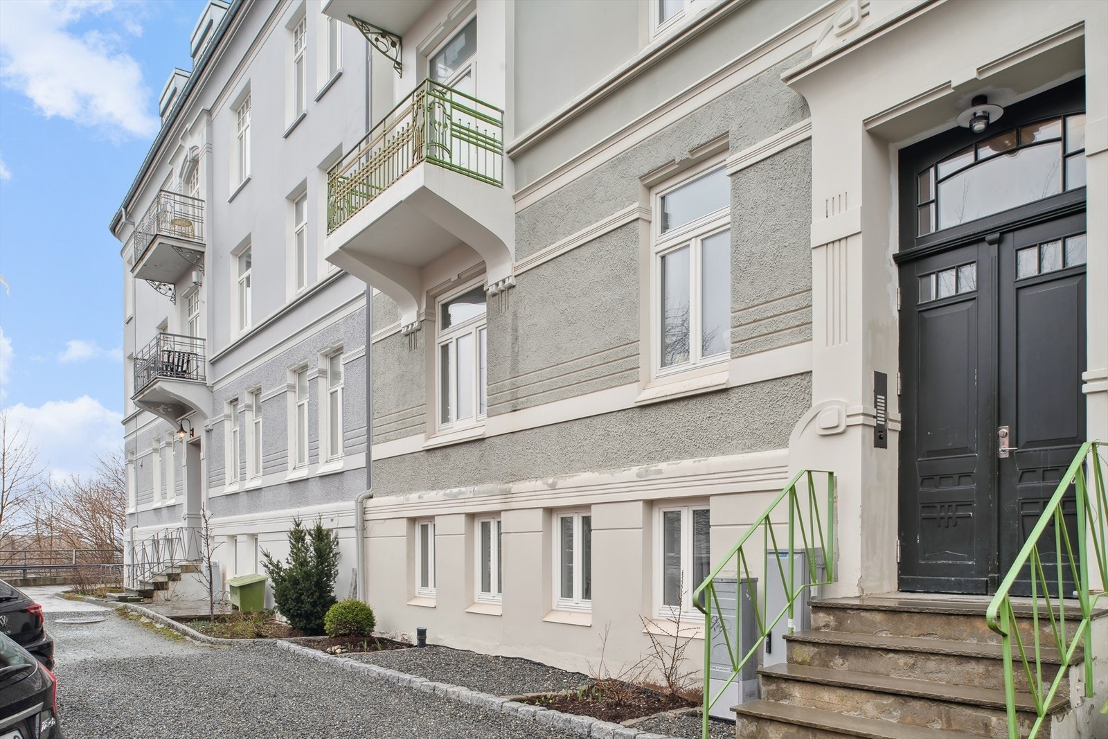 Boligen ligger i et sjarmerende og populært nabolag preget av historiske trehus og brosteinsbelagte gater. Galleribilde