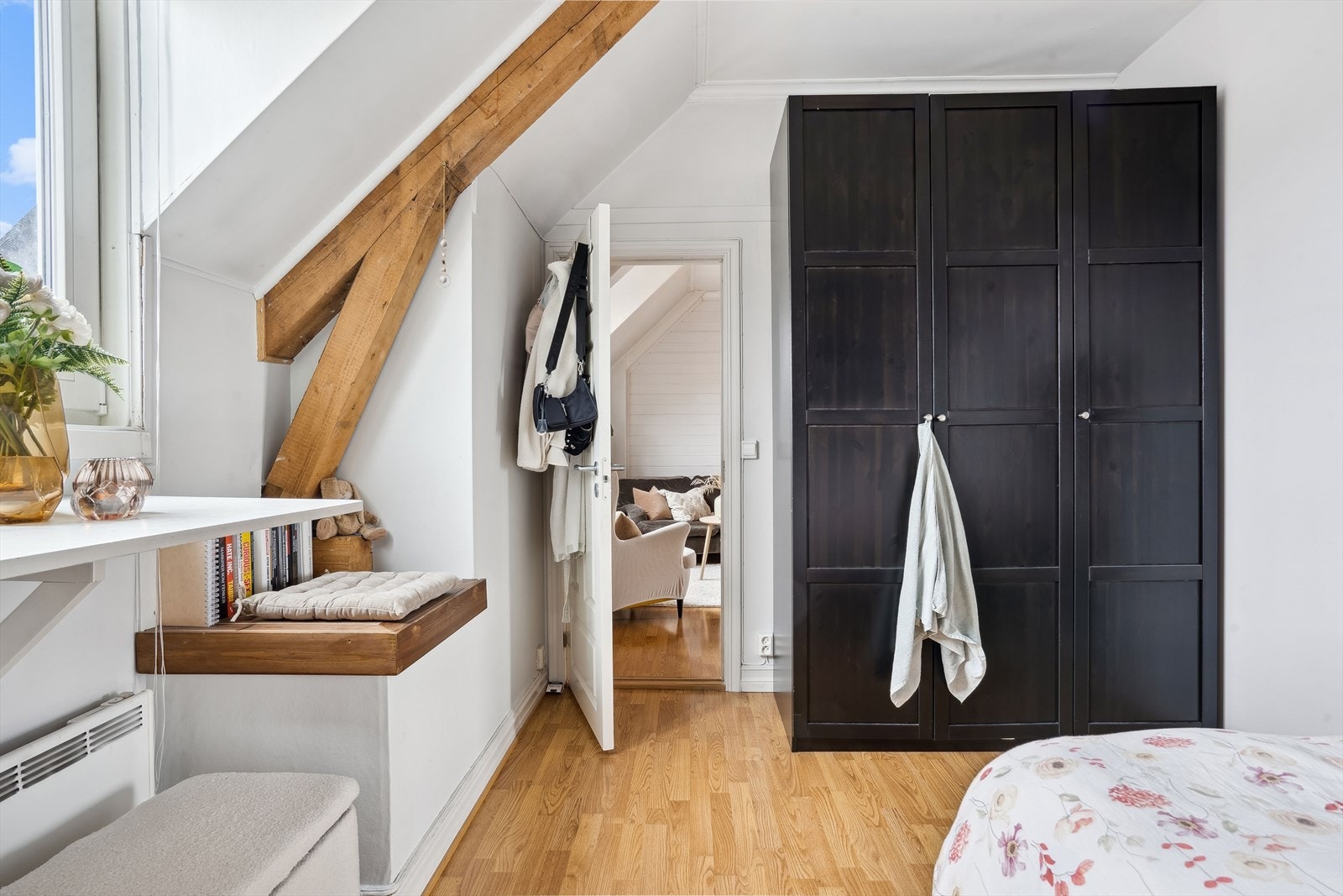 Det største soverommet har i tillegg en praktisk walk-in-closet eller kott for ekstra lagring. Galleribilde