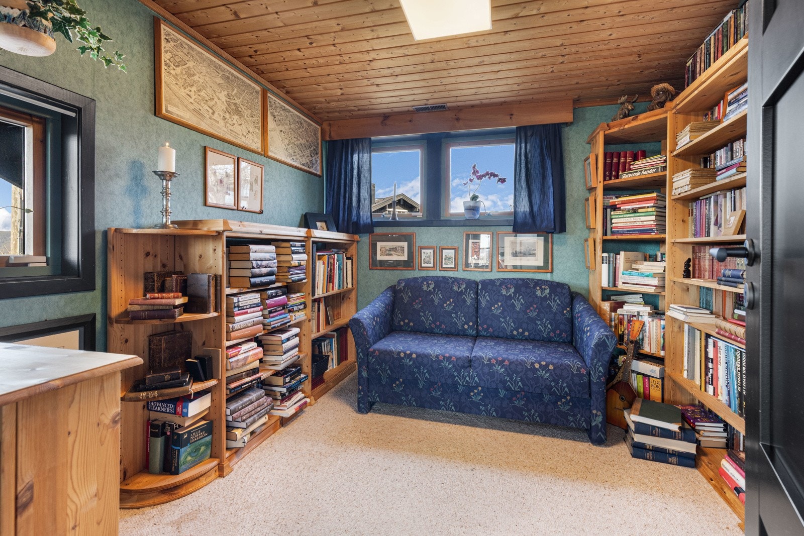 Det er hele fire gode soverom i eneboligen - to i hver etasje. Galleribilde