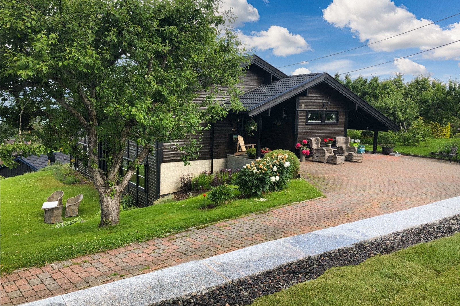 Huset er sist beiset utvendig i juni 2024, og fremstår som meget godt vedlikeholdt. Galleribilde