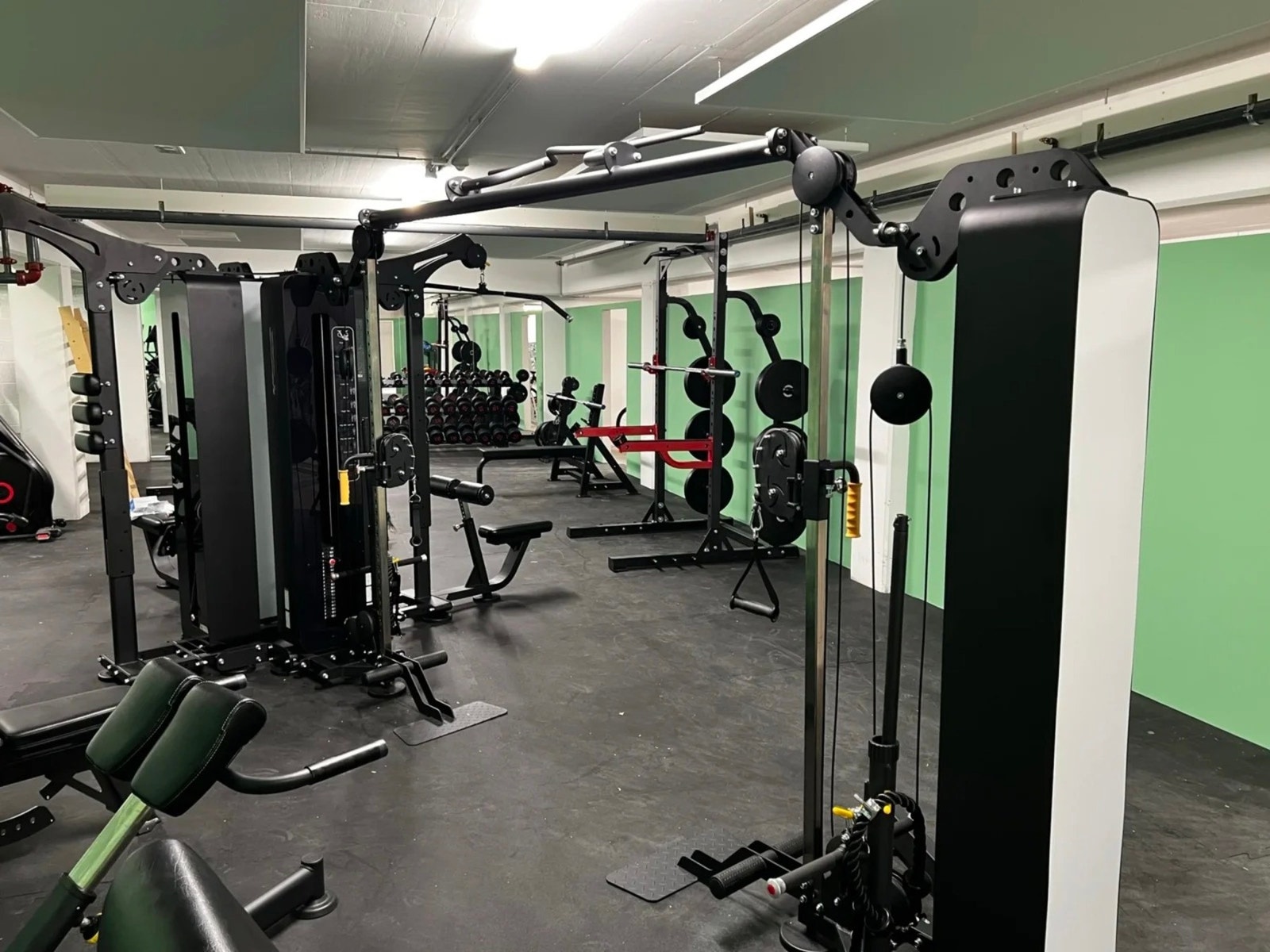 Borettslaget har et stort treningsrom med blant annet vekter, tredemøller m.m. Galleribilde