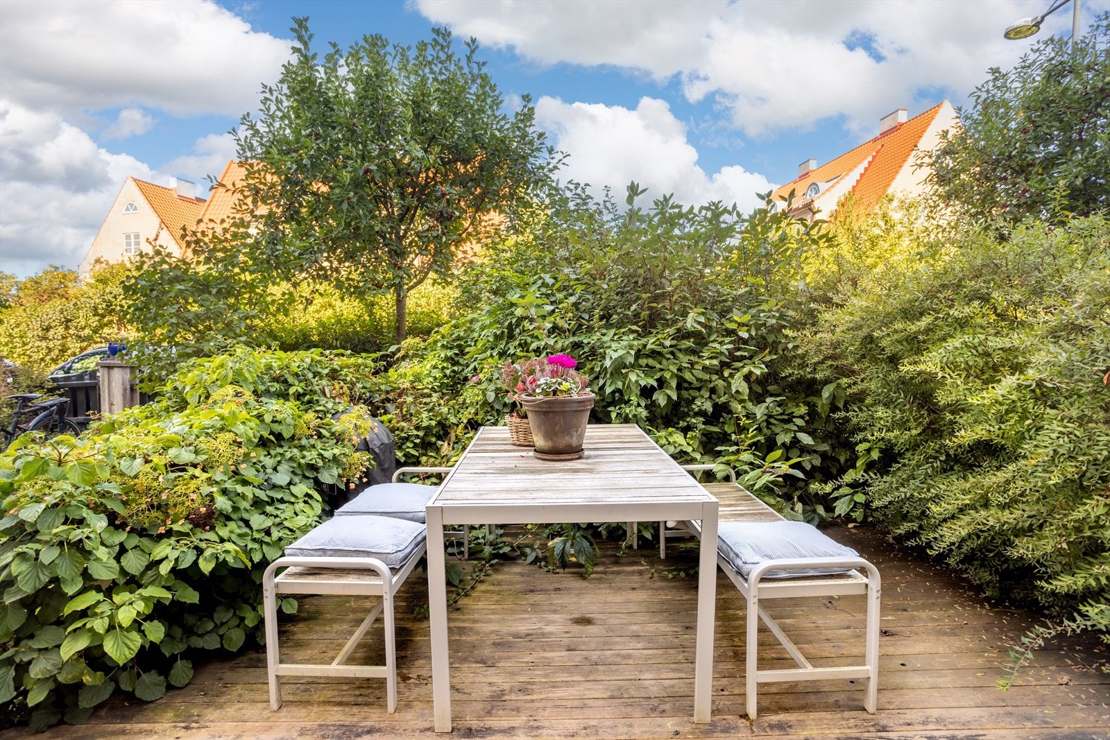 Det er god plass til diverse utemøblement, grill og det man måtte ønske. Galleribilde