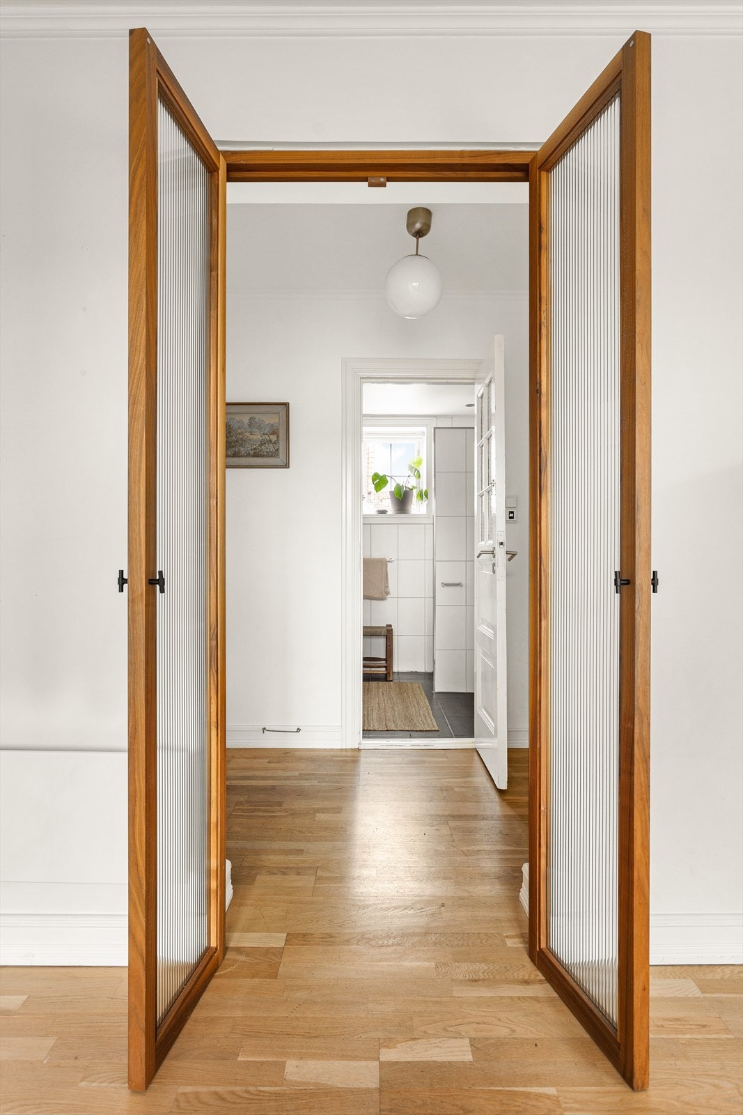 Boligen har to komplette bad - ett i hver etasje. Galleribilde