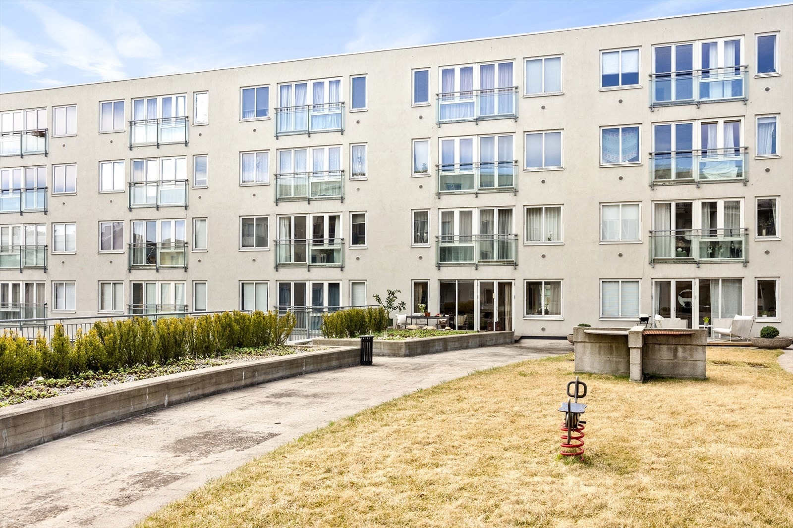 Sameiet har et stort, lukket atrium kun tilgjengelig for beboere. Galleribilde