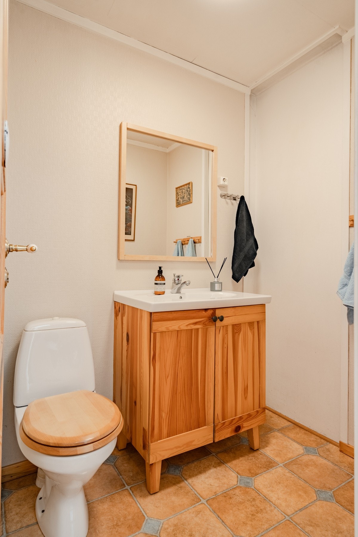 Separat toalettrom i første etasje. Galleribilde