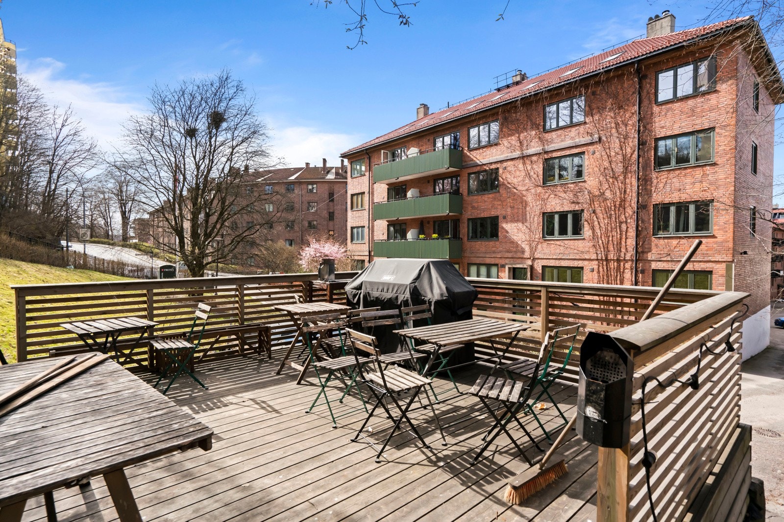 Leiligheten har sentral beliggenhet på Carl Berner, med gangavstand til Torshovdalen, Grünerløkka og Botanisk hage Galleribilde
