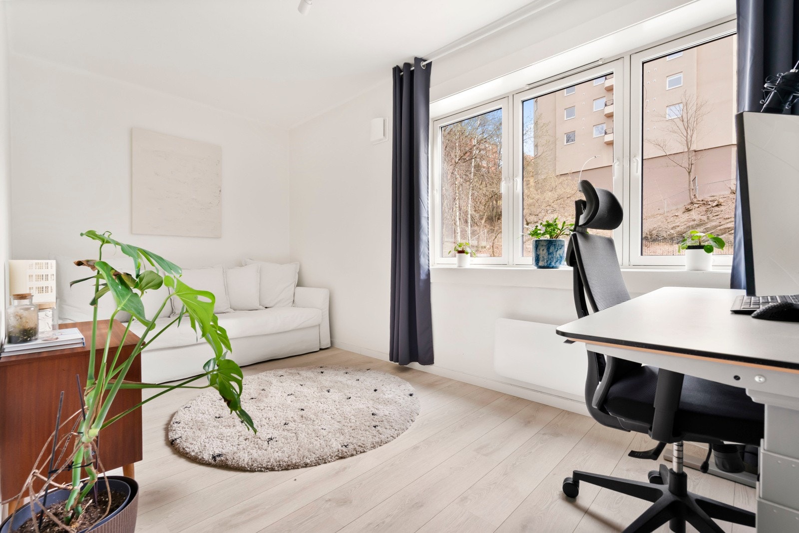 Det andre soverommet egner seg godt til gjesterom, barnerom eller som hjemmekontor Galleribilde