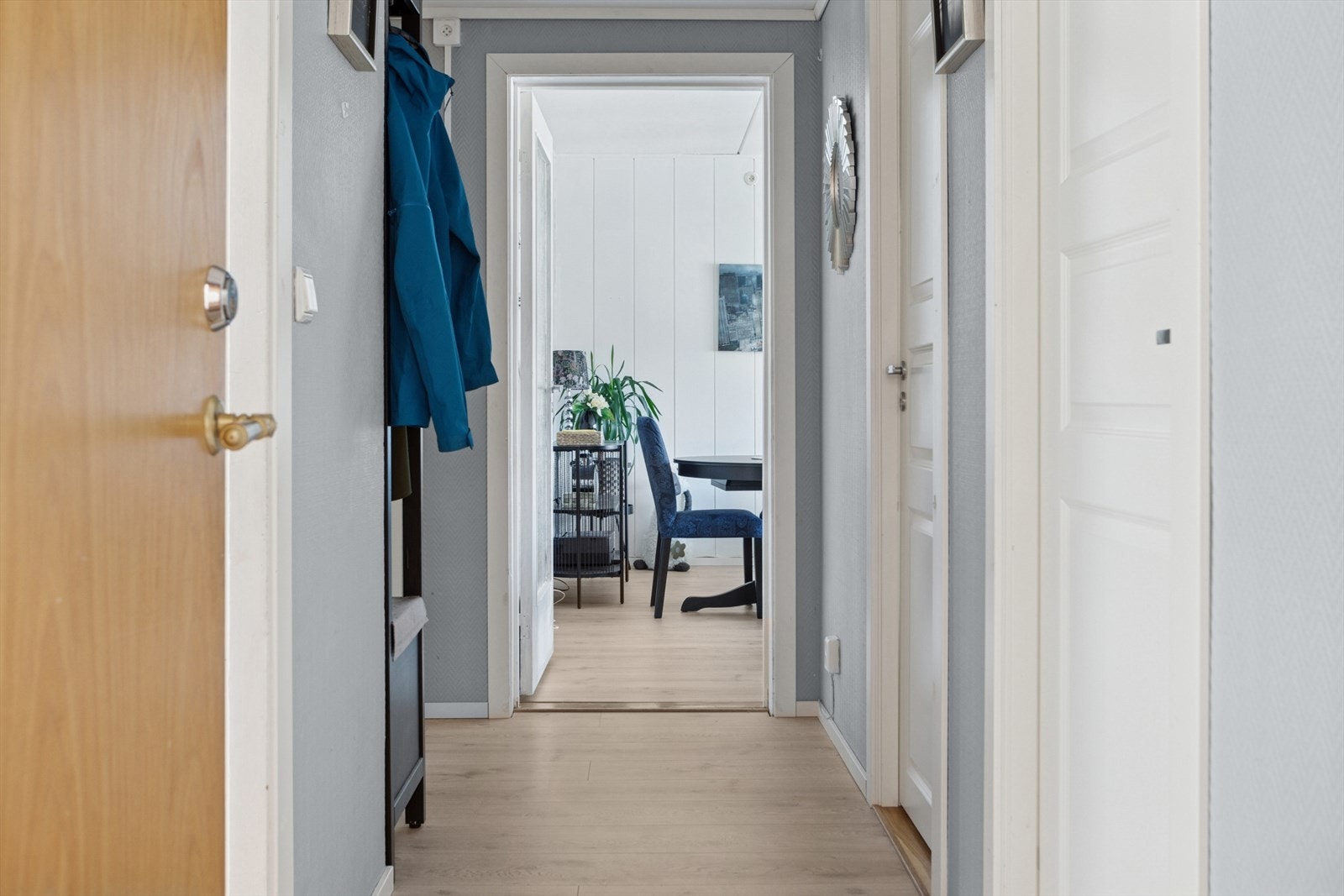 Når du kommer inn døren blir du møtt av en innbydende entré. Galleribilde