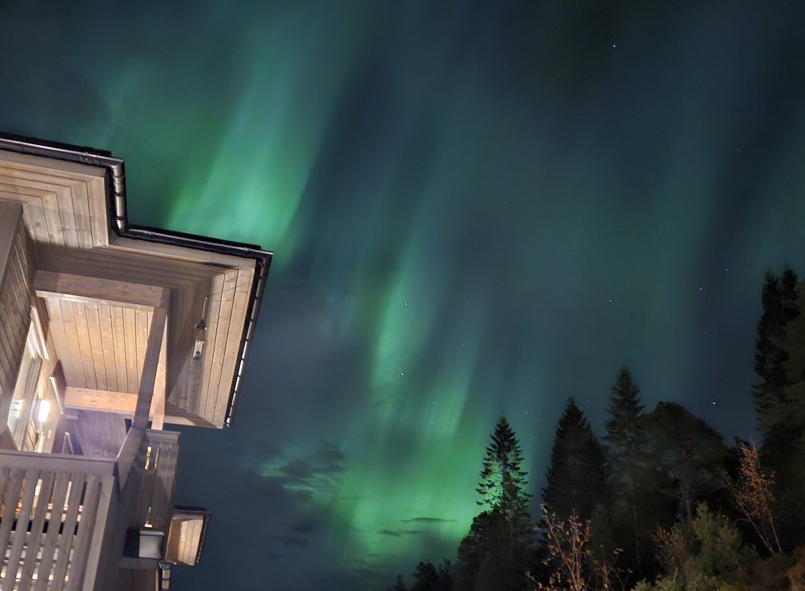 Flott nordlys kan også nytes fra eiendommen - bilde tatt av selger Galleribilde