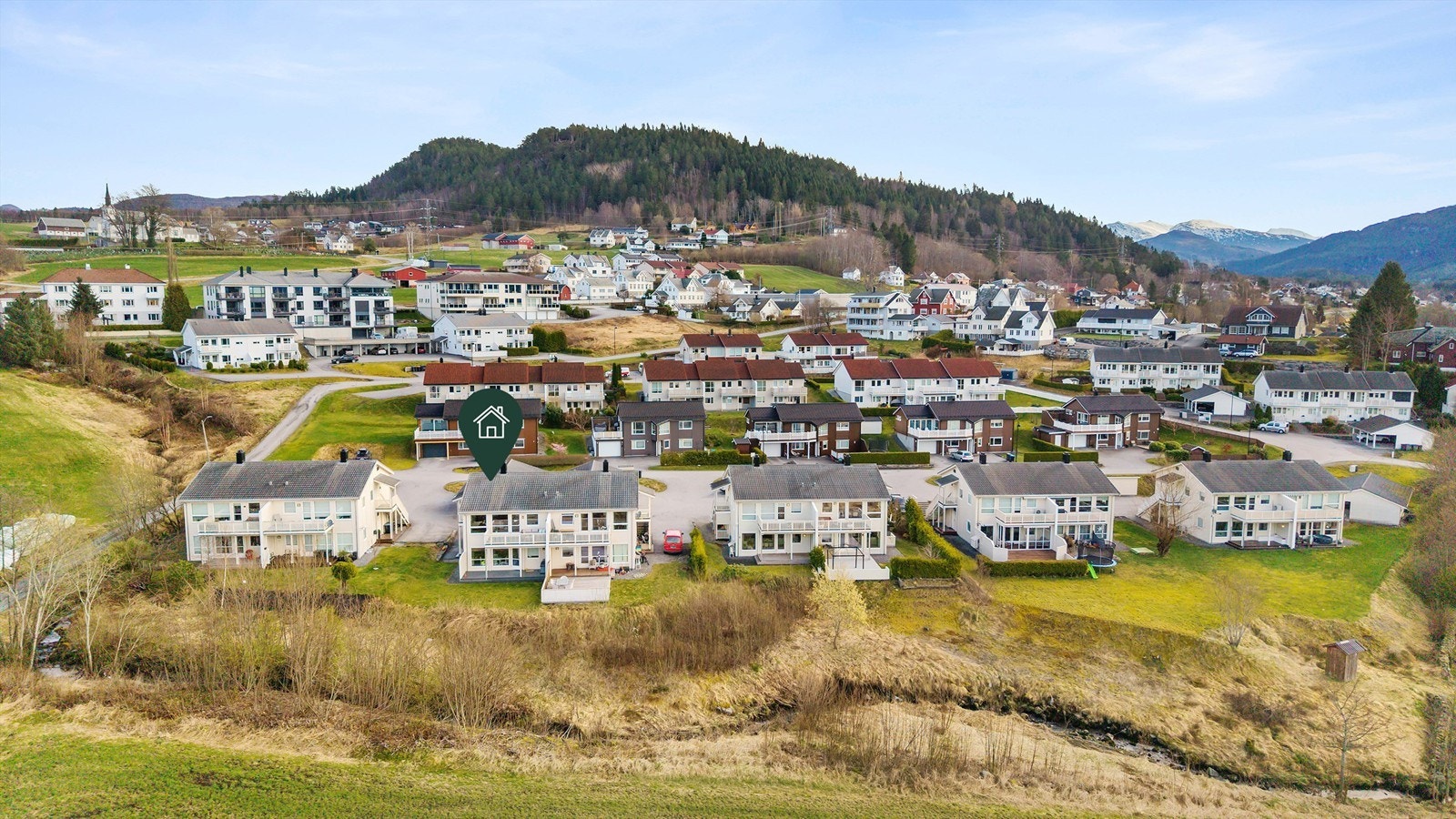 Dronebilde av nærområdet Galleribilde