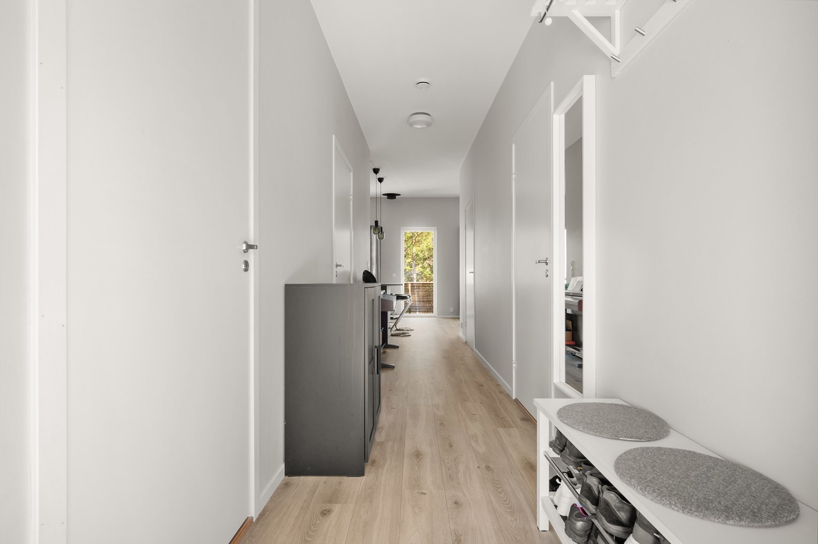 Velkommen inn! Du møtes av en romslig og lys èntre Galleribilde