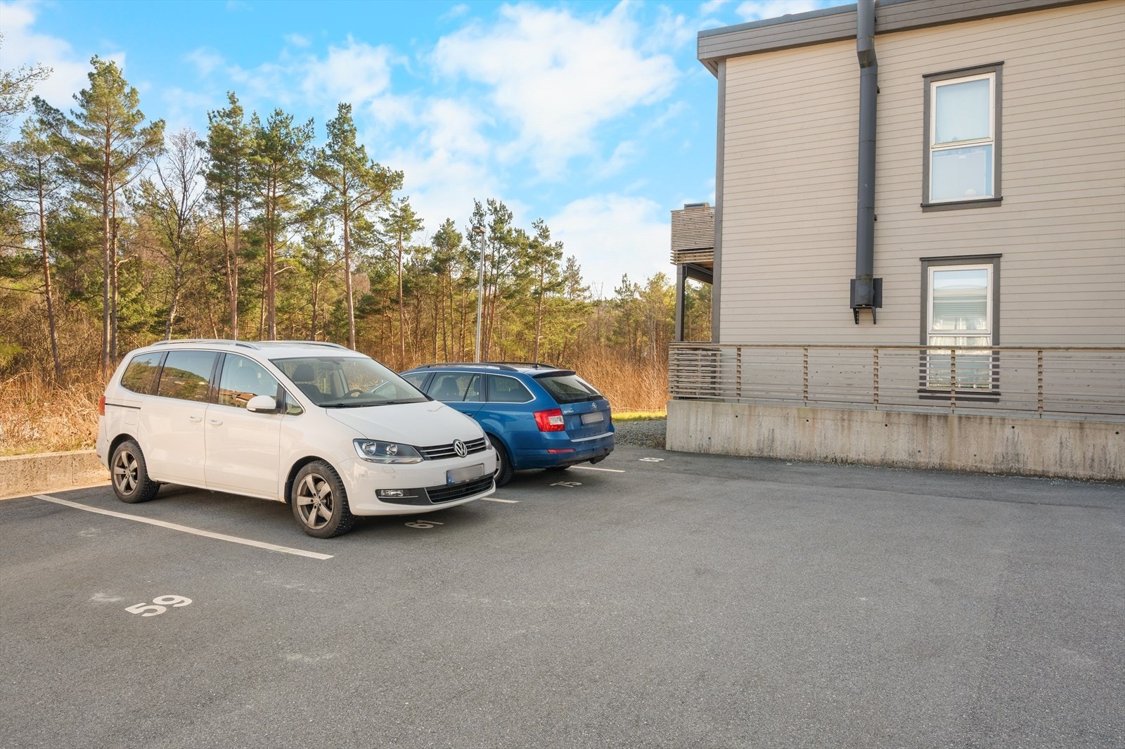 Det medfølger èn fast parkeringsplass Galleribilde