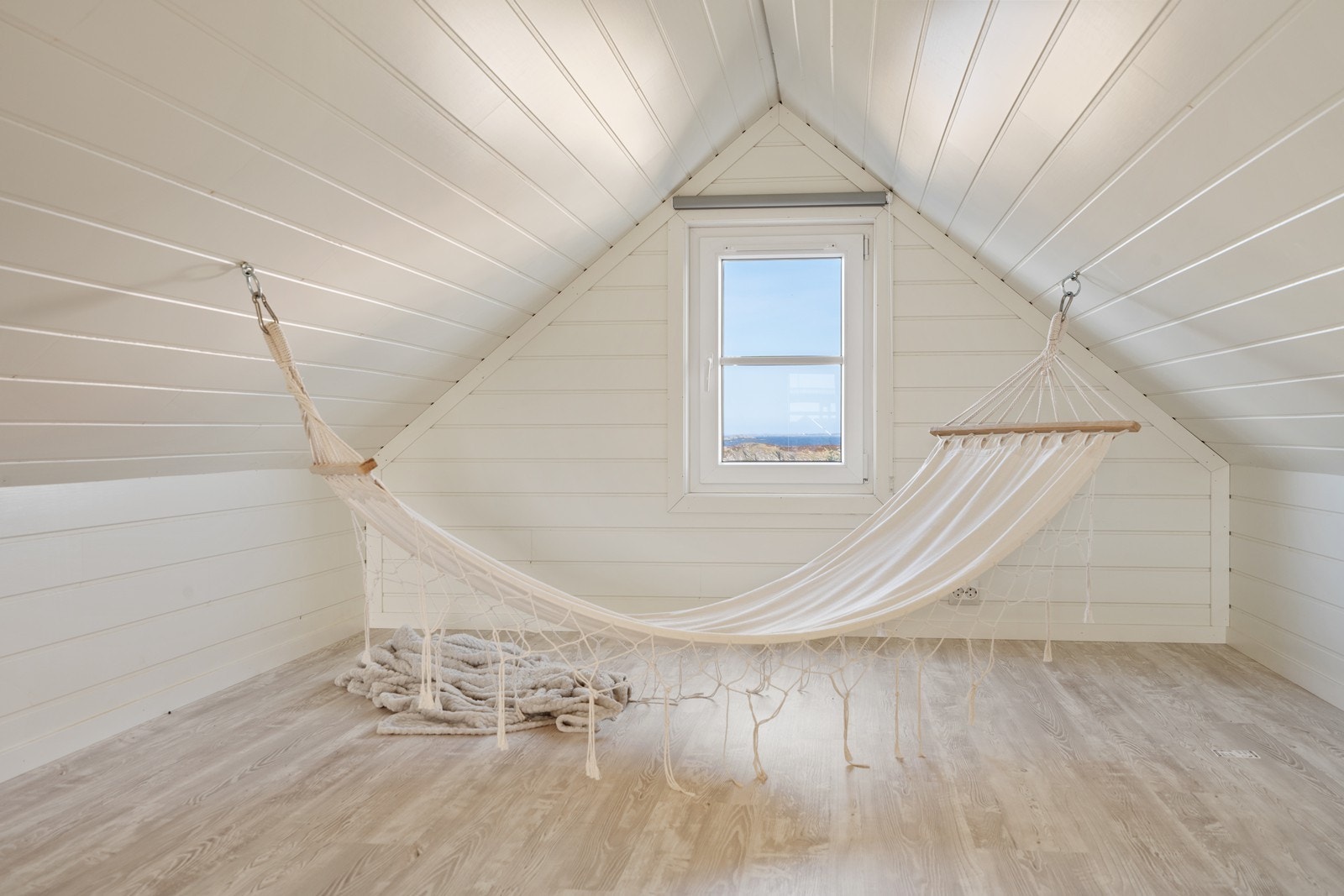 Stort loft i 3. etasje med masse lagringsplass Galleribilde