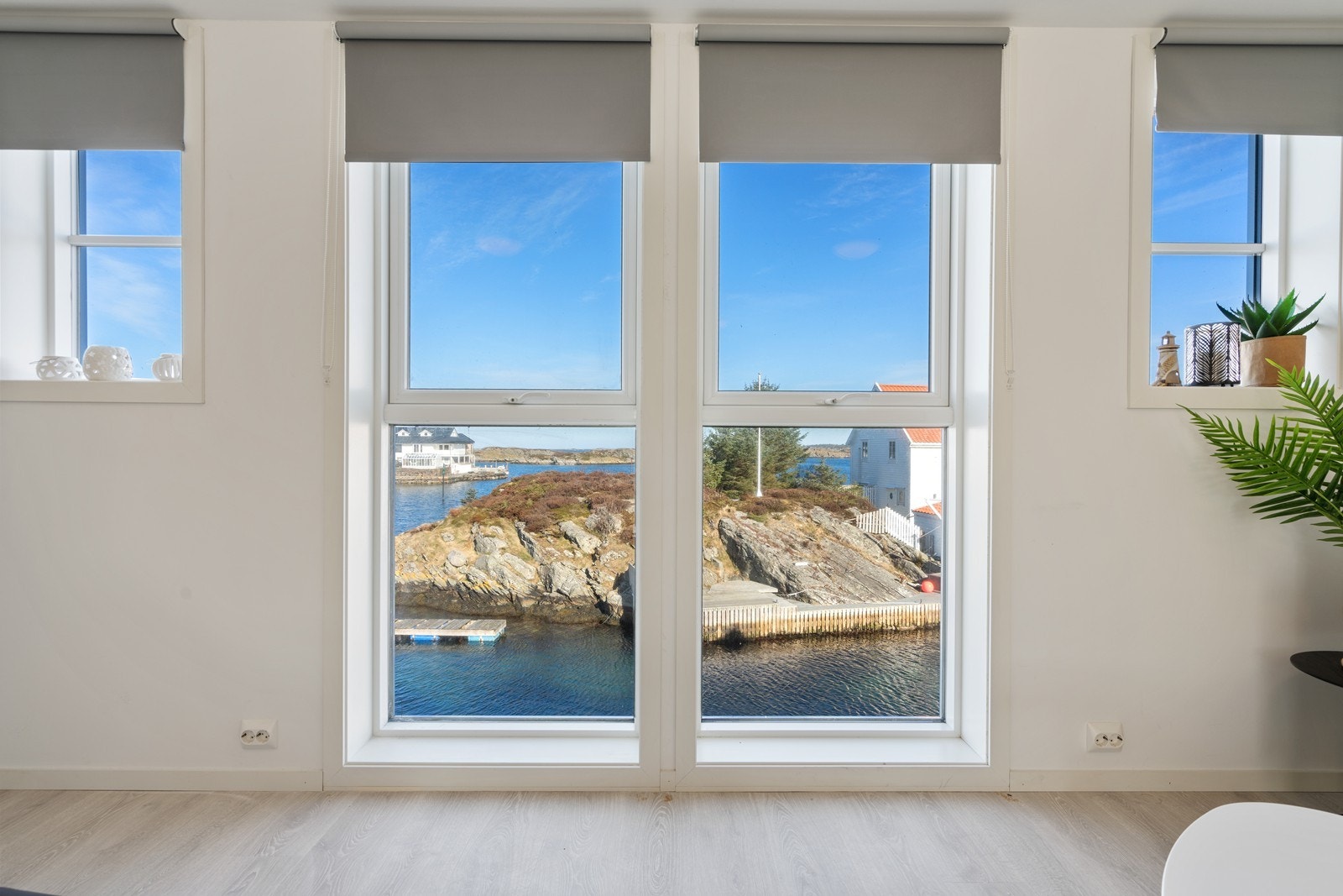 Store vinduer sørger for masse naturlig lysinnslipp Galleribilde