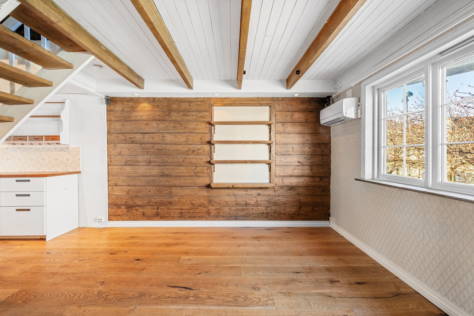 I forbindelse med oppgraderingen innvendig har tidligere eier lagt stor vekt på å beholde "sjelen" i huset. Galleribilde
