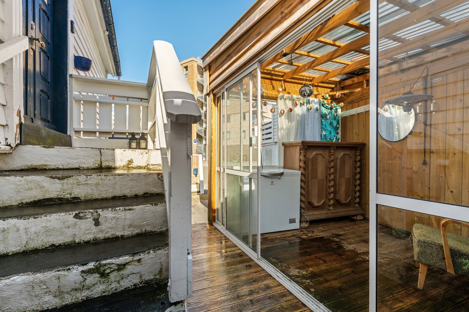 Praktisk vinterhage og jacuzzi ble montert/bygget i forbindelse med rehabiliteringen. Galleribilde