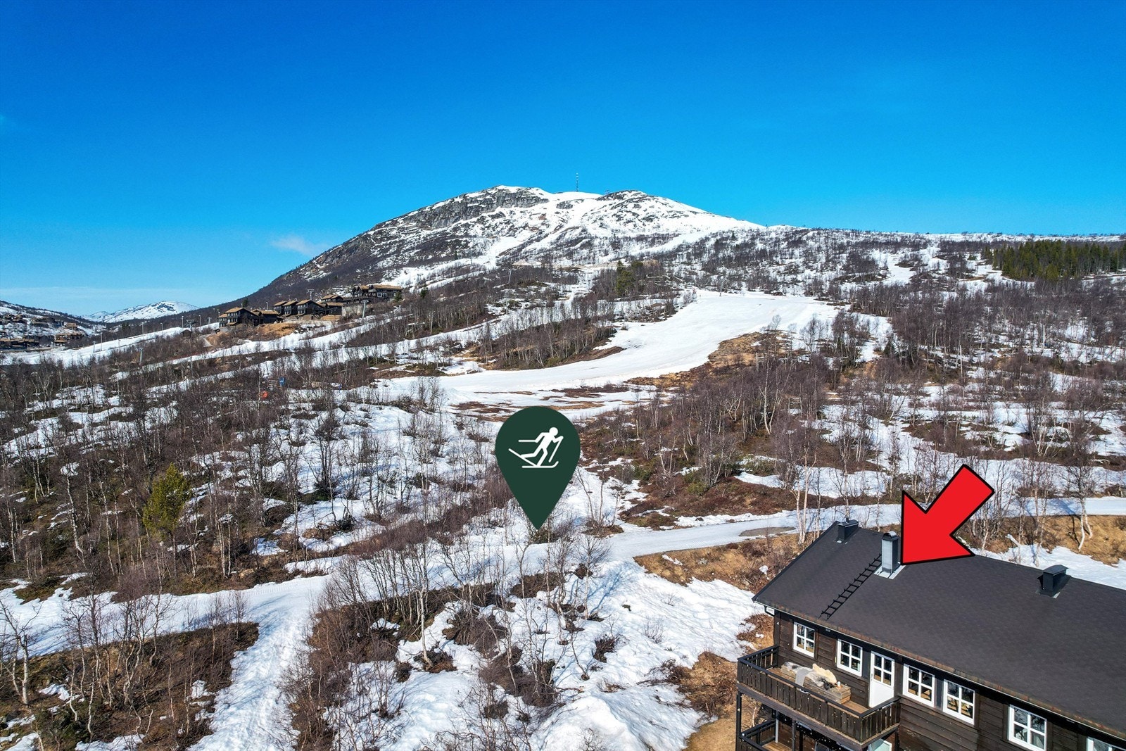 Skiløypa går rett forbi. Ski inn ski ut fra skisenteret. Galleribilde