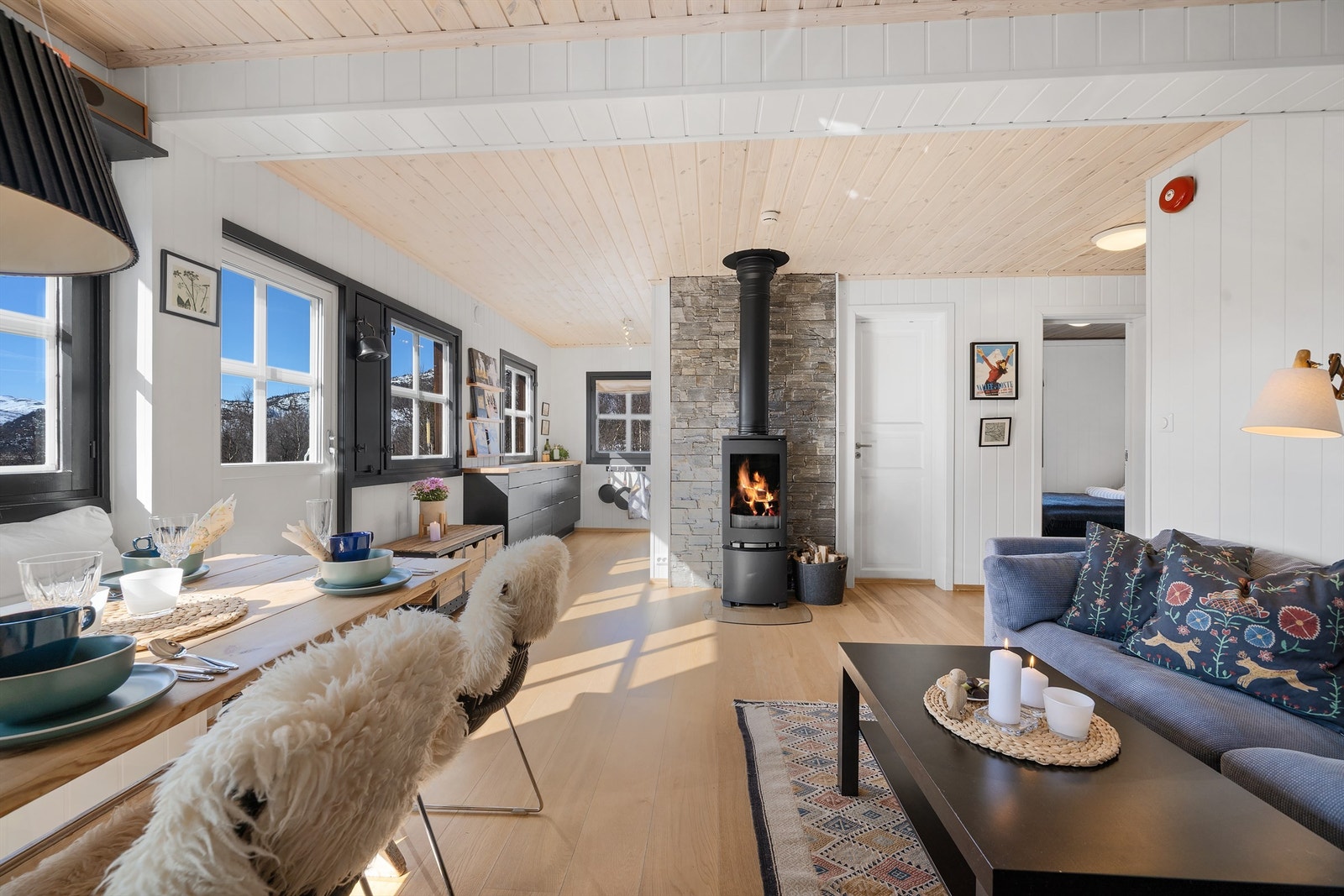 Stue og kjøkken. Galleribilde